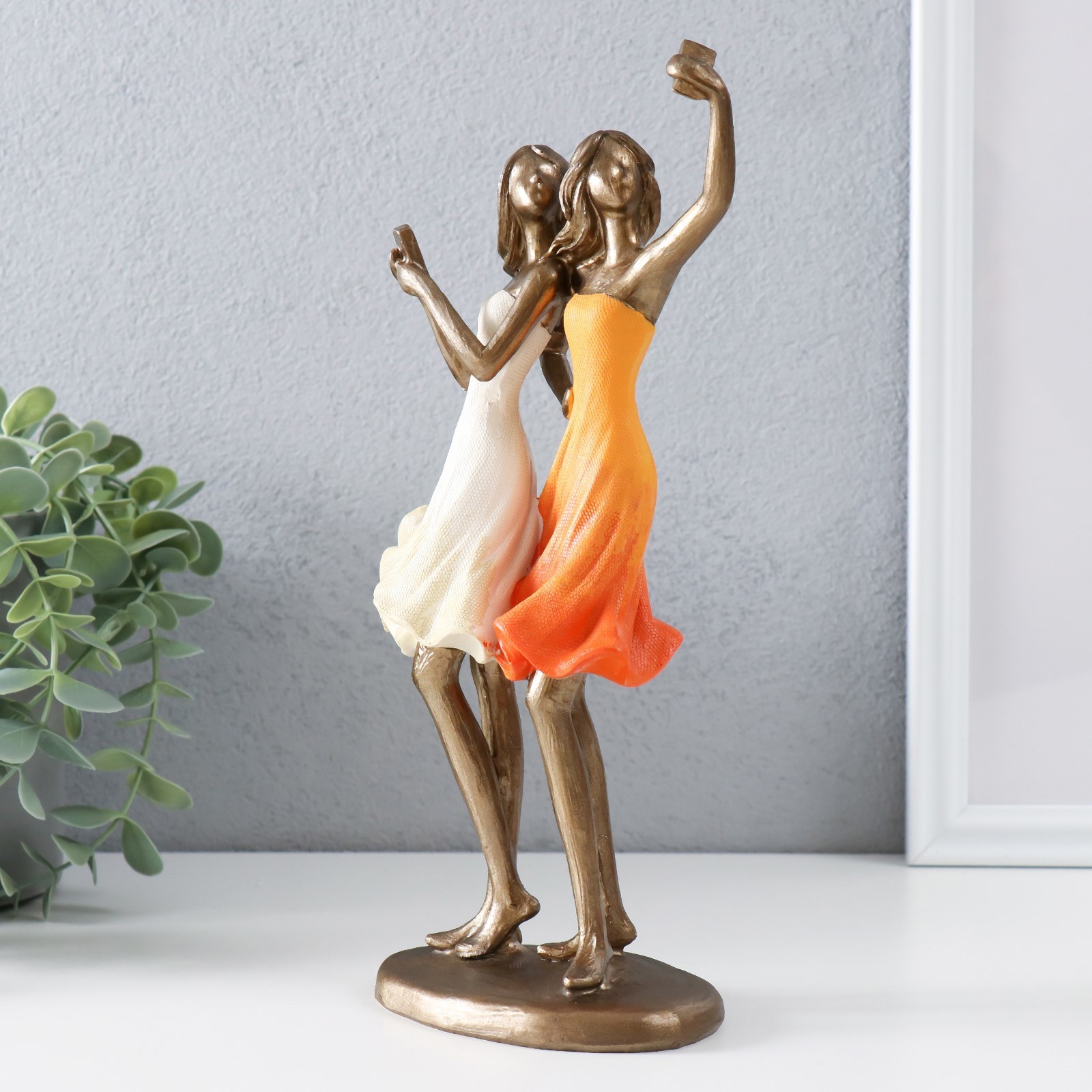 Изображение товара Сувенир полистоун Селфи подружек бронза оранжево-белый 13х8х255 см 9837984