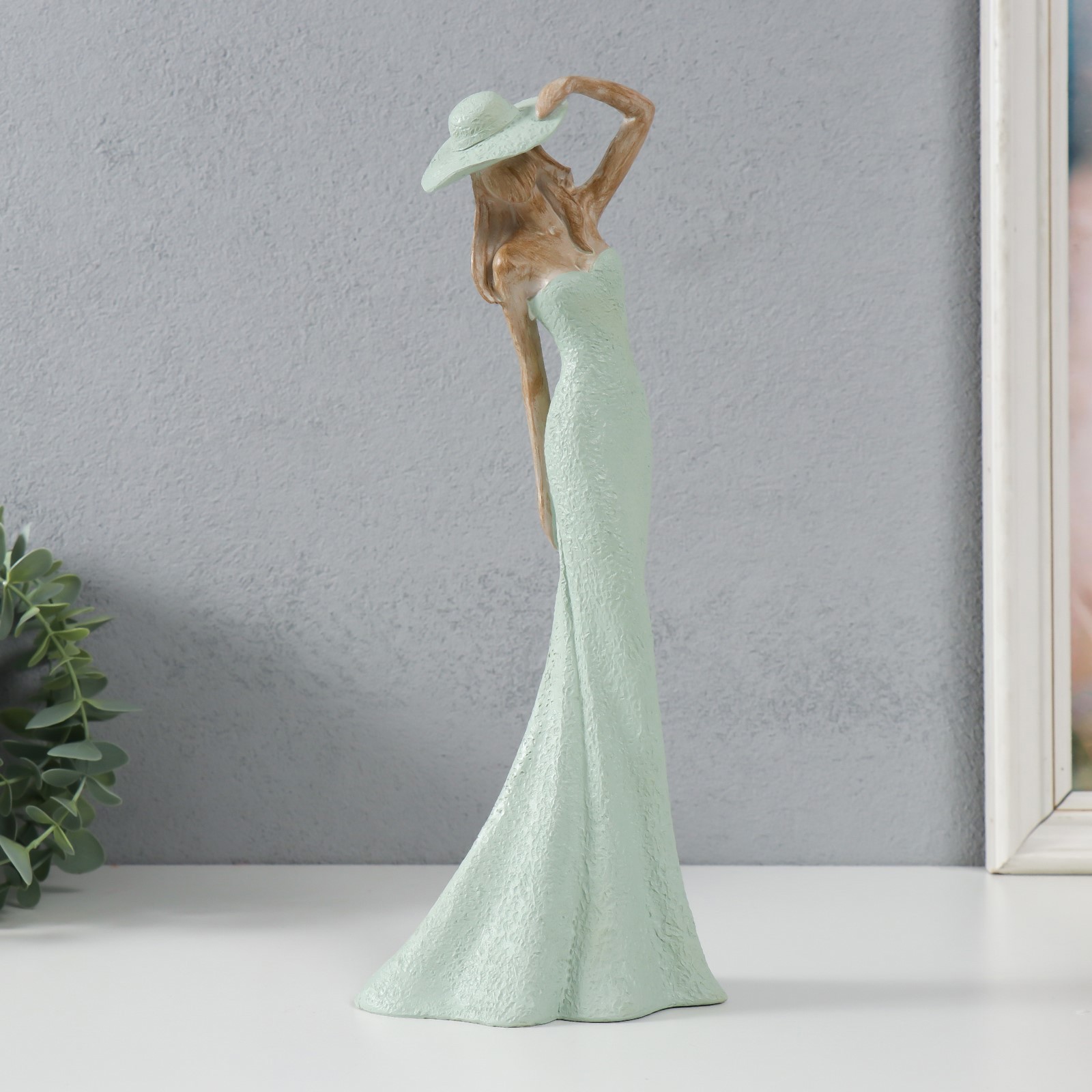 Изображение товара Сувенир полистоун Утончённая девушка в шляпе зелёный с цветом дерева 12х85х30 см 9759396