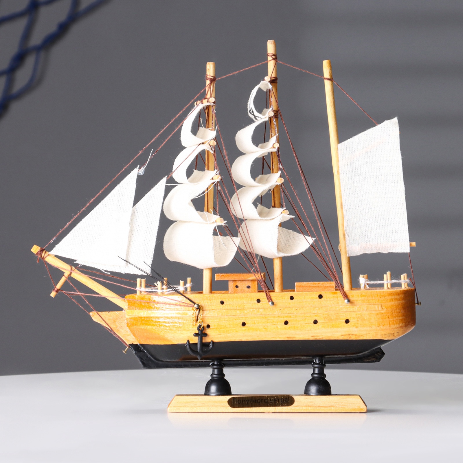 Изображение товара Корабль сувенирный малый «Аляска» борта светлое дерево паруса белые пиратские 45×23×24 см 565339