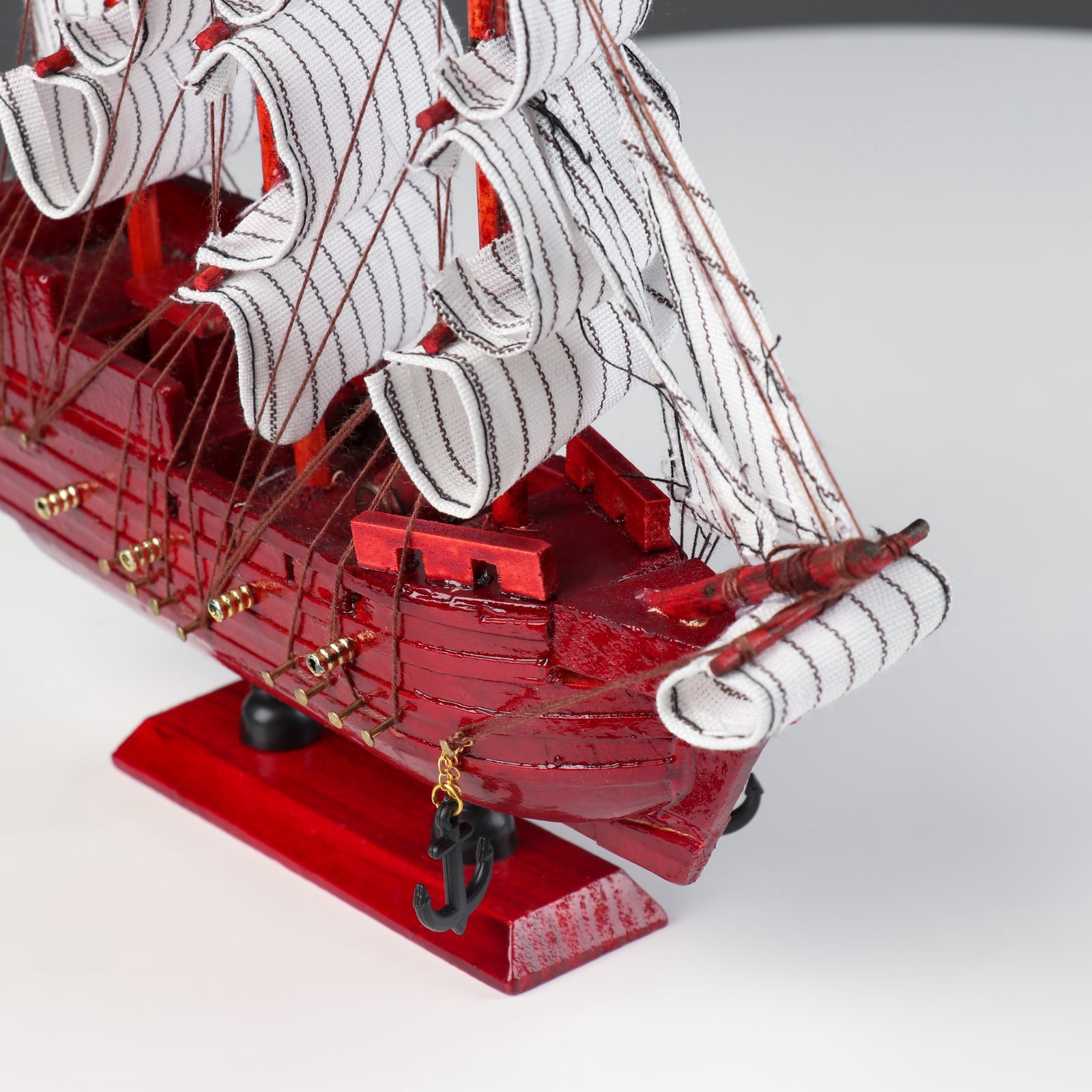 Изображение товара Корабль сувенирный малый «Вингилот» борта красное дерево паруса белые 4×20×20 см 565336