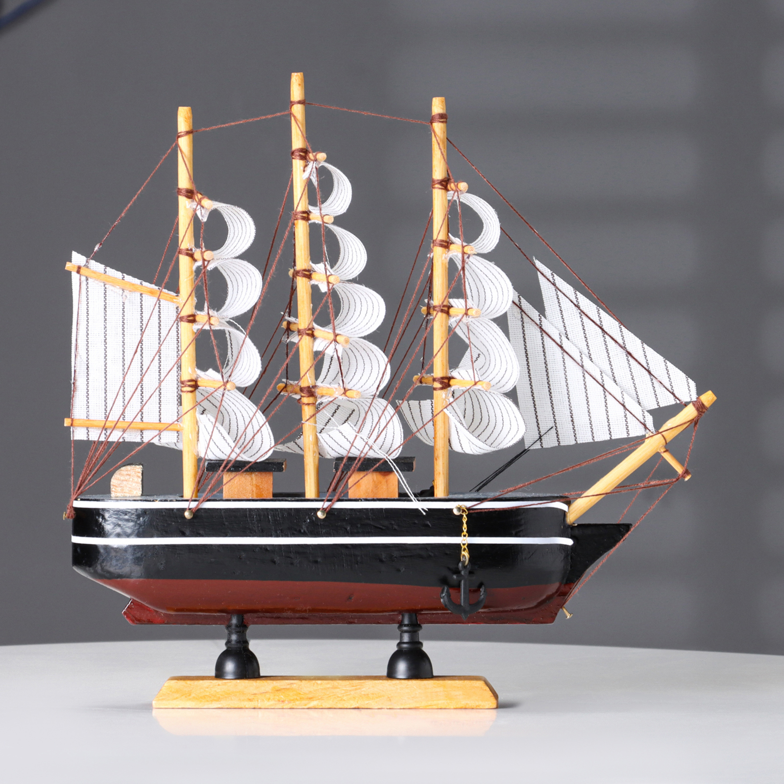 Изображение товара Корабль сувенирный малый «Ковда» борта чёрные с белыми полосами паруса белые 55×24×22 см 266837