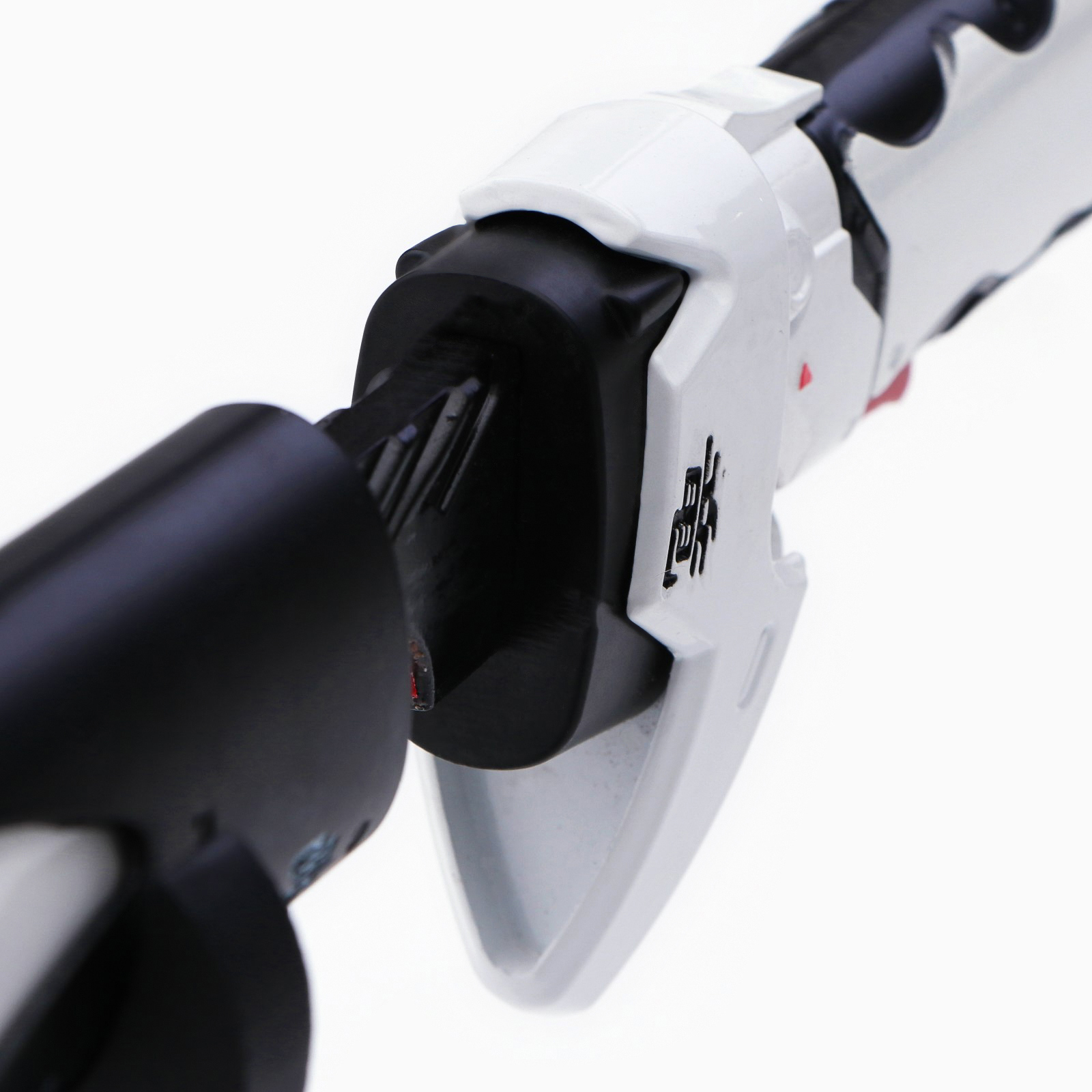 Изображение товара Сувенирное оружие Катана Гэндзи 104 см клинок 68 см на подставке белая 4387972