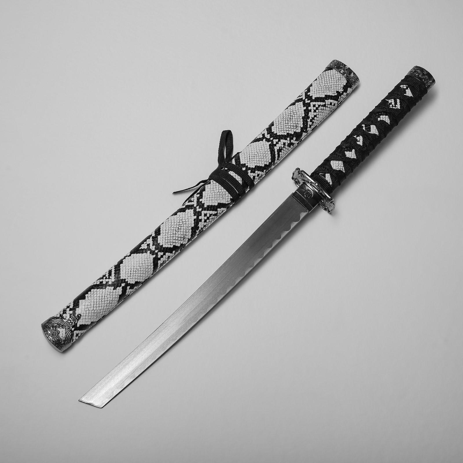 Изображение товара Сувенирное оружие «Катана на подставке» серые ножны под змеиную кожу 70 см 1135036