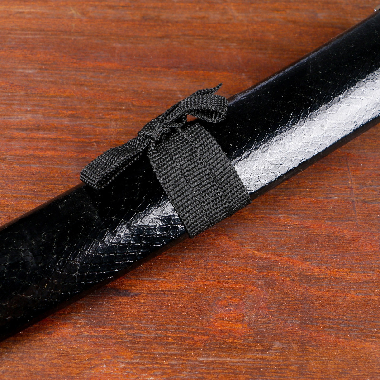 Изображение товара Сув. изделие катаны 3в1 на подставке ножны кожзам рептилия черная 47/70/89см 543283