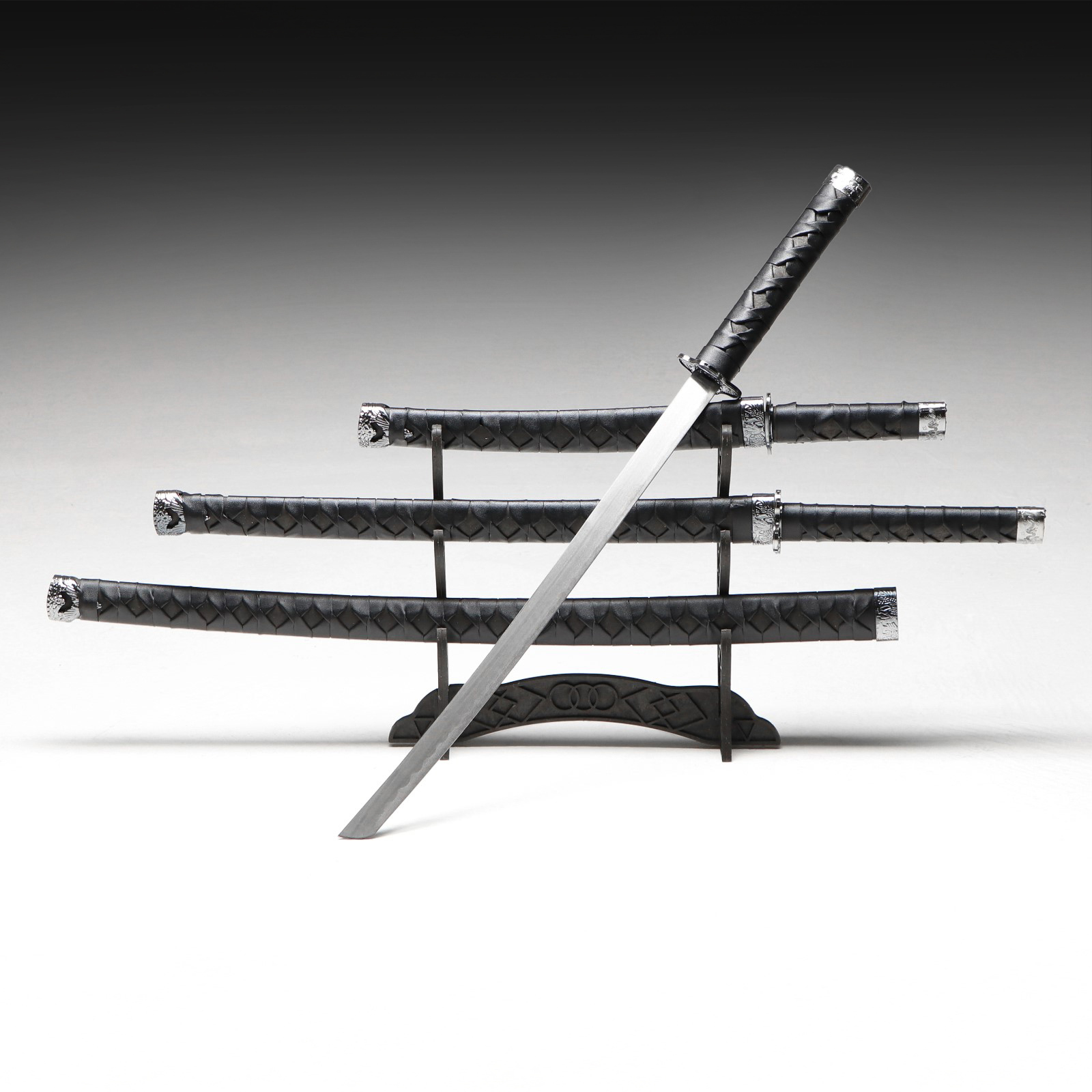 Изображение товара Сув. изделие катаны 3в1 на подставке ножны кожзам черные ромбы 47/70/89см 454255