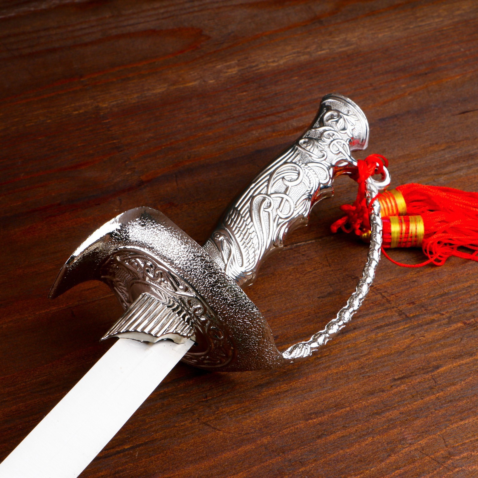 Изображение товара Сувенирная сабля с ажурной рукоятью, 85 см - упор