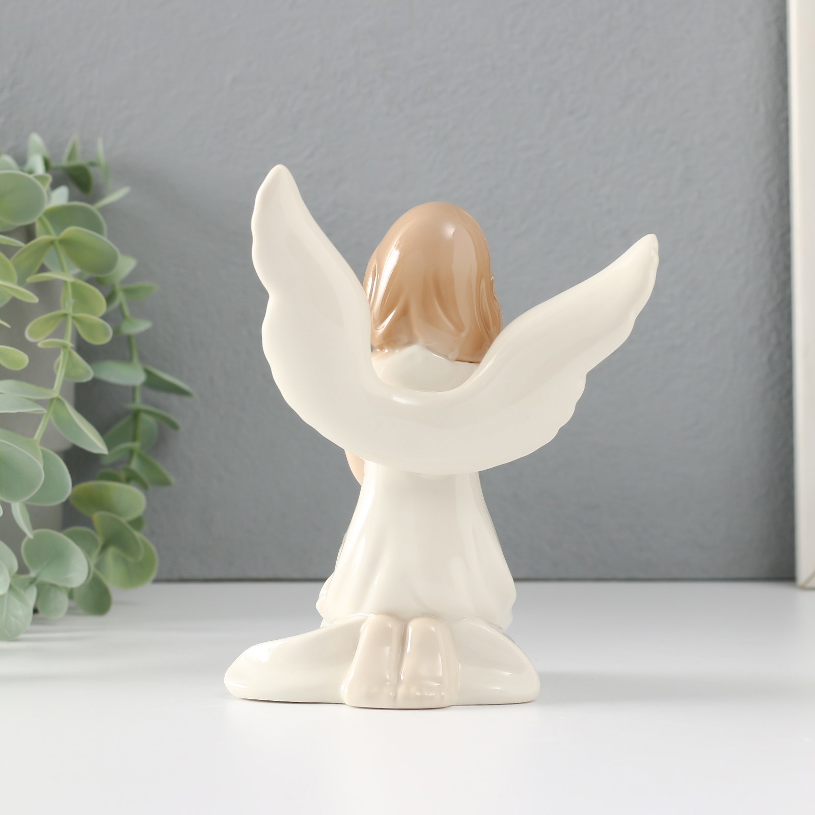 Изображение товара Сувенир керамика Девочка-ангел в белом платье с узорами сидит 10х7х13 см 9720733