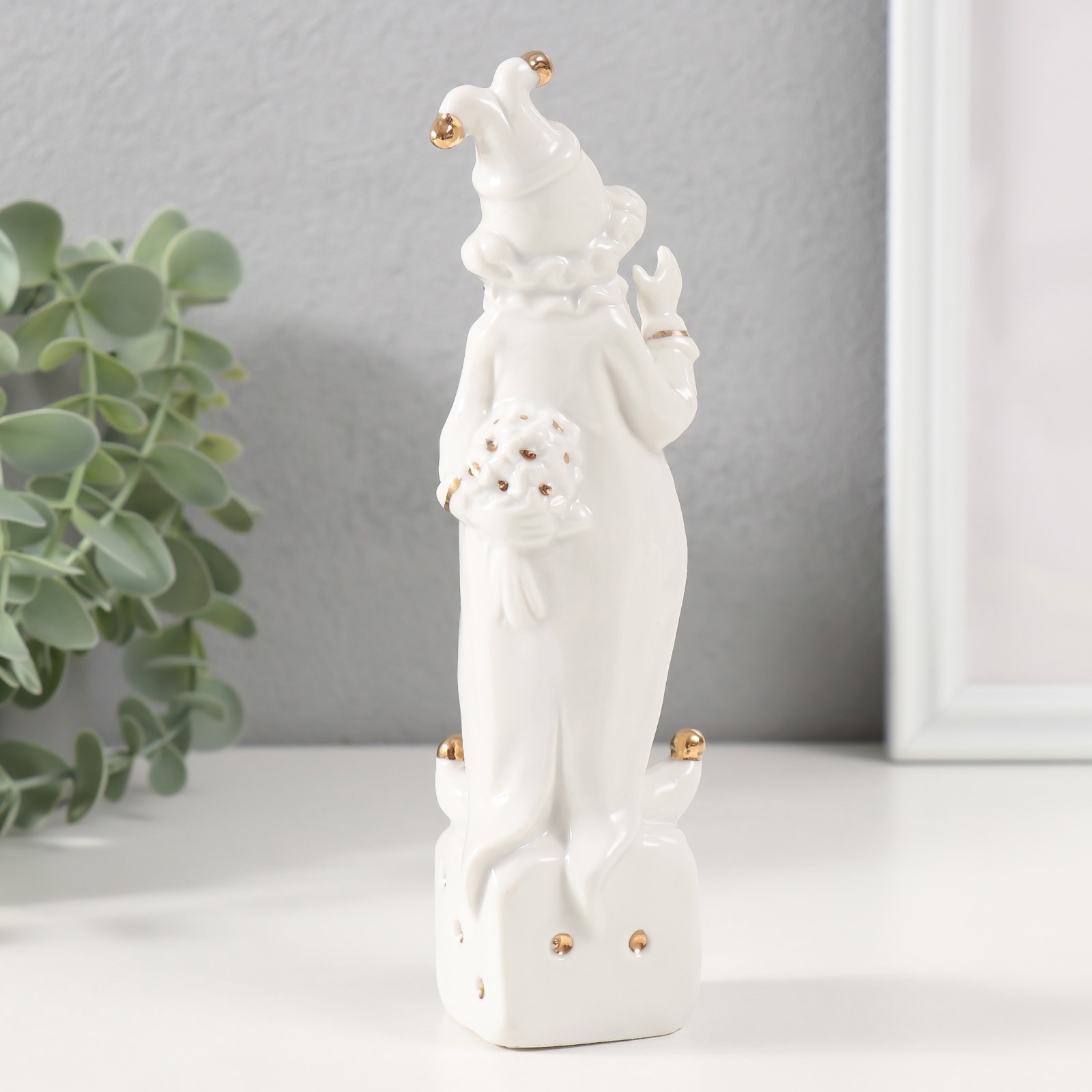 Изображение товара Сувенир керамика Клоун на игральном кубике белый с золотом стразы 45х45х18 см 10123462