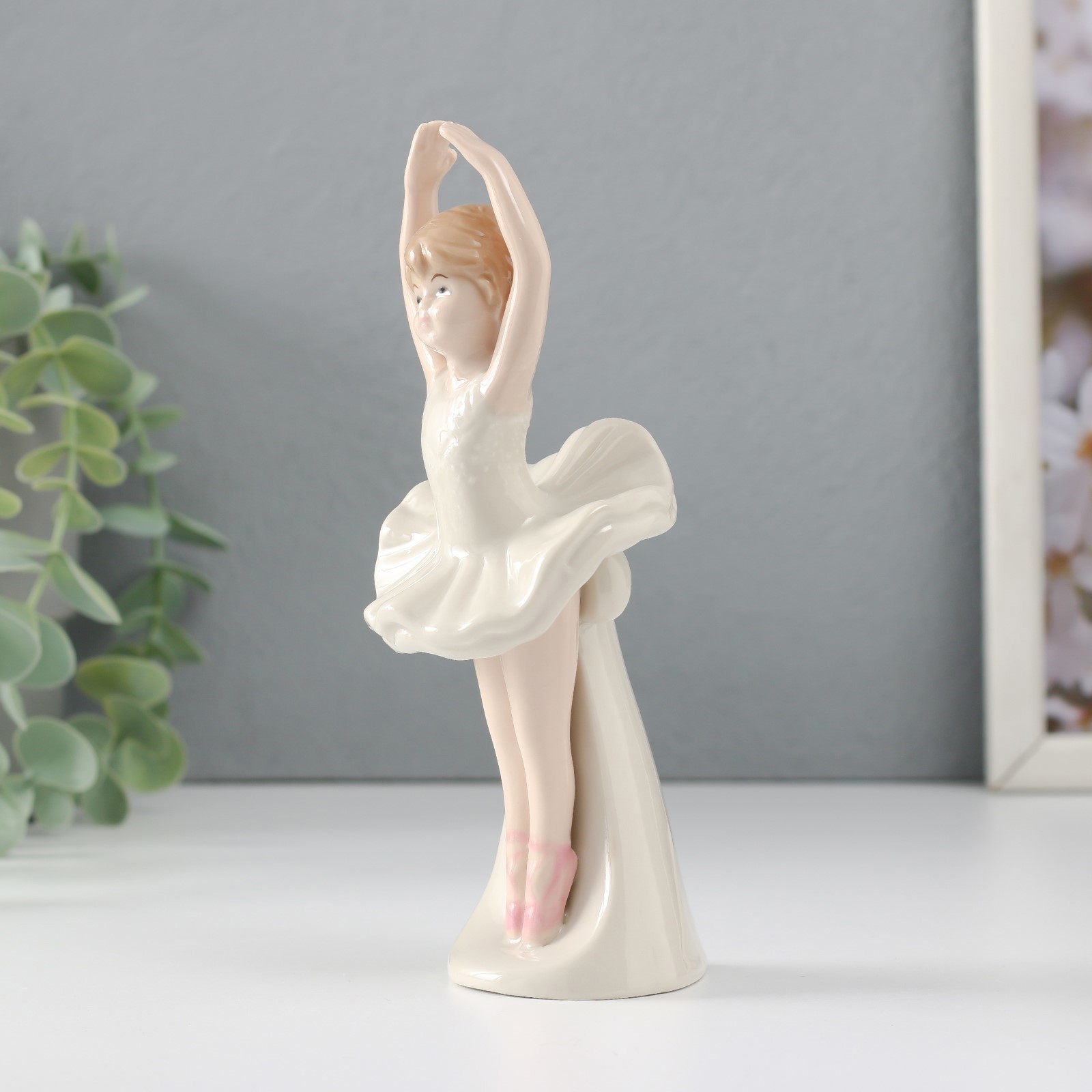 Изображение товара Сувенир керамика Маленькая балерина в белой пачке 65х55х16 см 9720767
