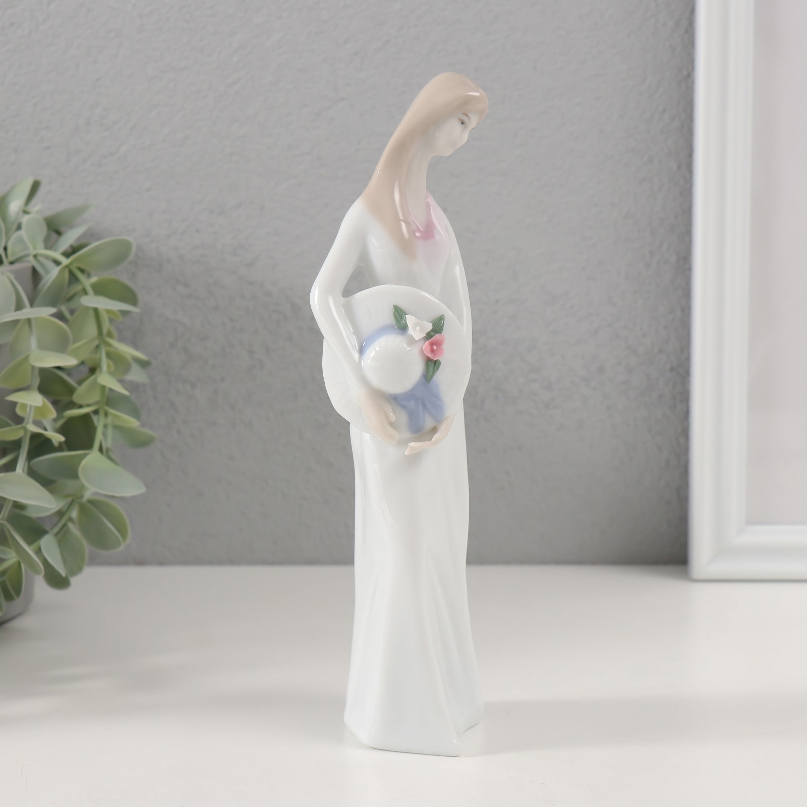 Изображение товара Сувенир керамика Скромница с шляпкой ДИМА-ЛЕНД 4,5х4,7х18,8 см