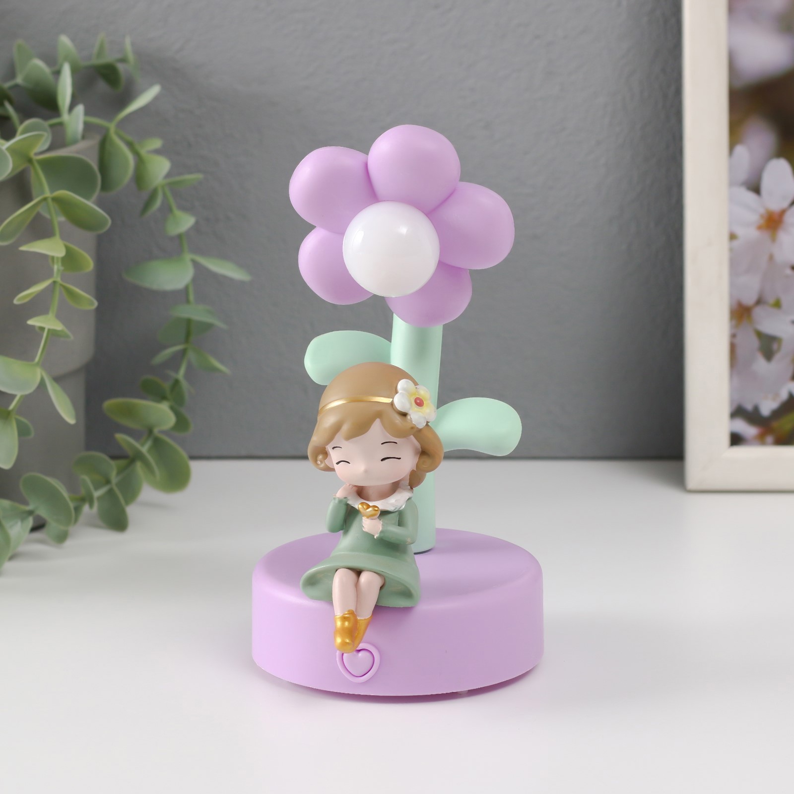 Изображение товара Сувенир пластик свет Девочка под цветочком МИКС 8х8х15 см 10222104