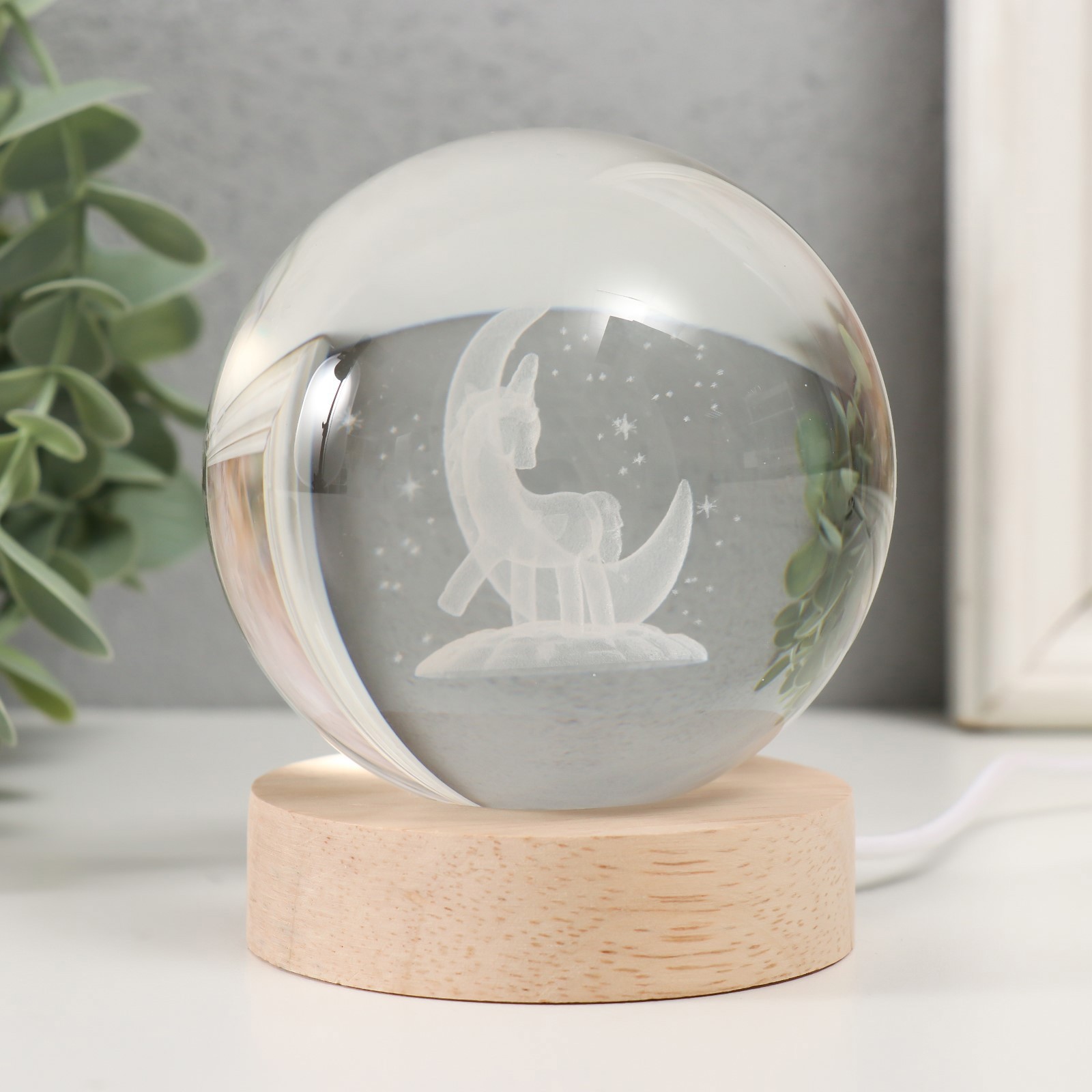 Изображение товара Единорог на месяце: стеклянная подсветка, USB, дерево, 8 см