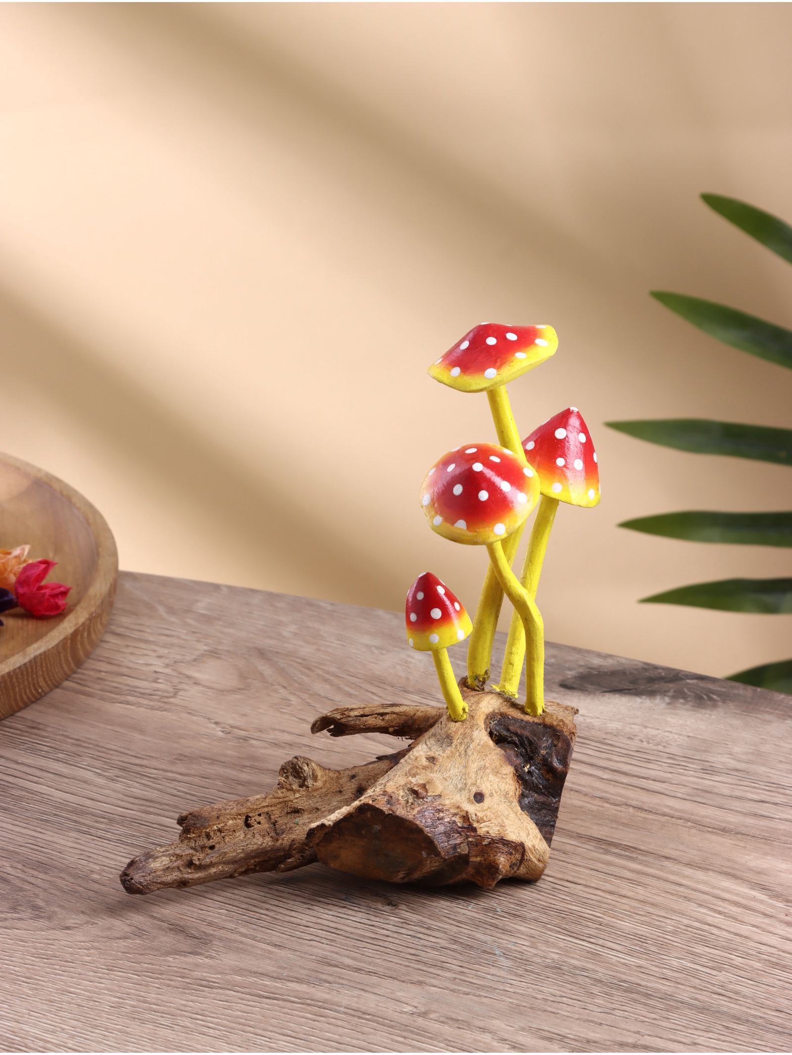 Изображение товара Сувенир Грибочки дерево 15х10х16 см цв. желто-красный 10485808