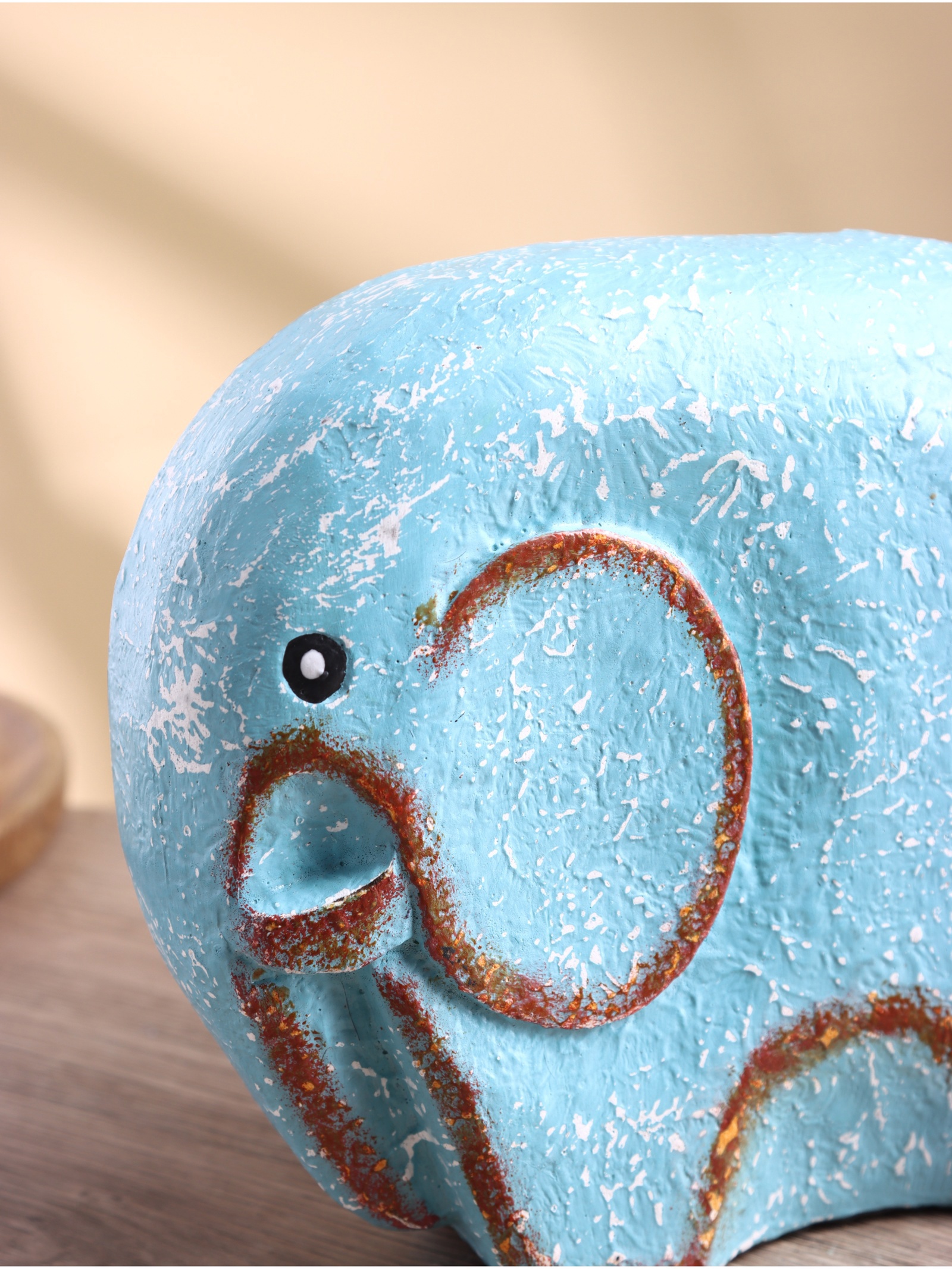 Изображение товара Слонёнок-слоник из дерева албезия 24×5×18 см голубой