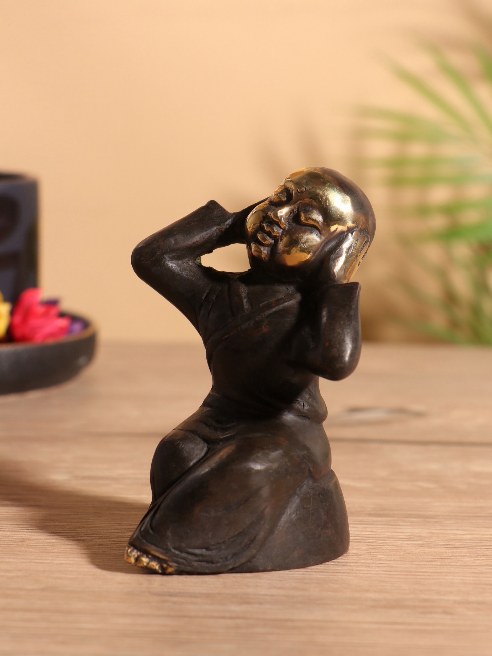 Изображение товара Сувенир бронза Монах 7x6x10 см — декоративная фигура