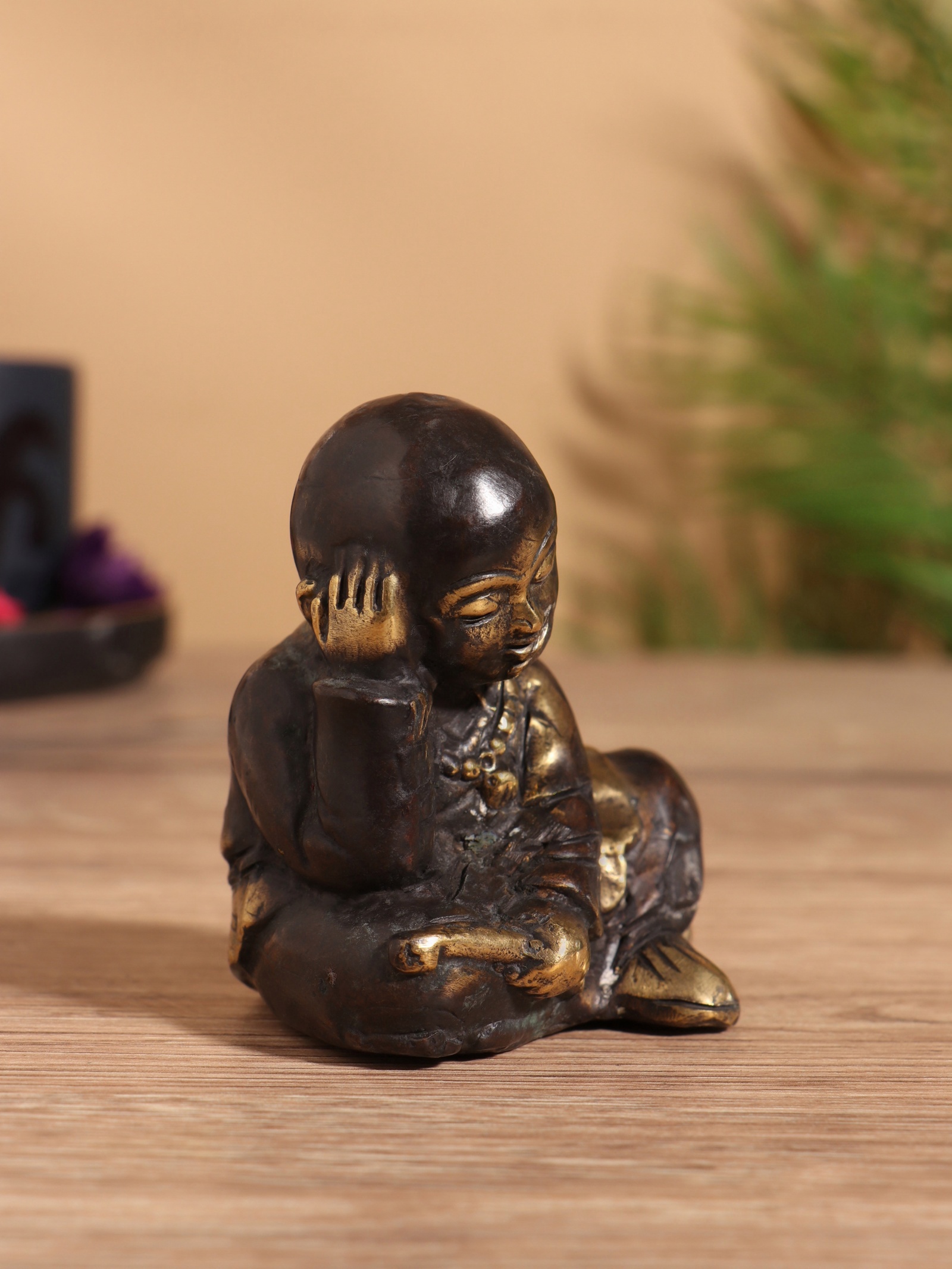 Изображение товара Монах из бронзы 7×6×7 см — декоративная фигура СИМА-ЛЕНД