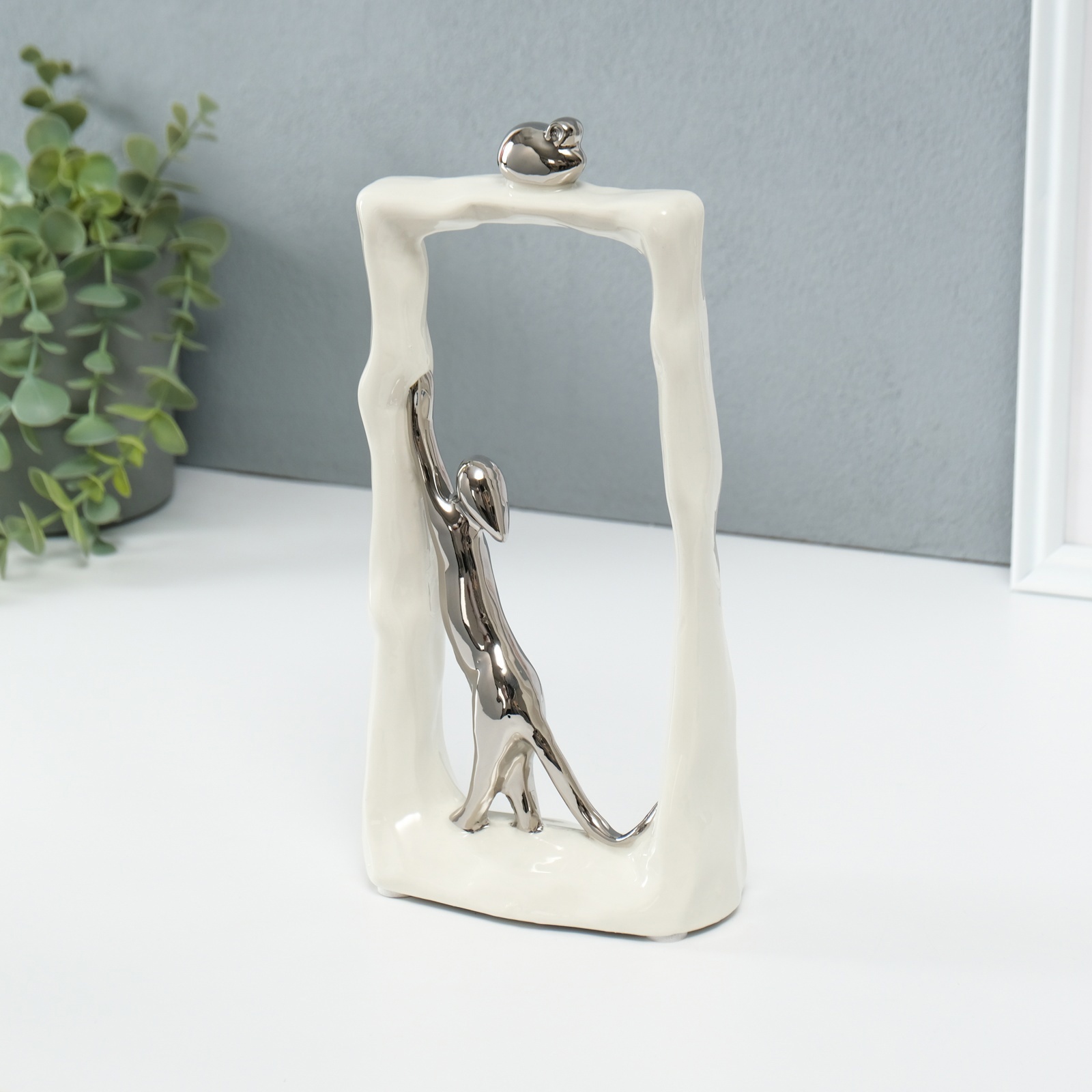 Изображение товара Сувенир керамика Кошки-мышки - охота. Прямоугольник белый с серебром 62х12х245 см 10323645