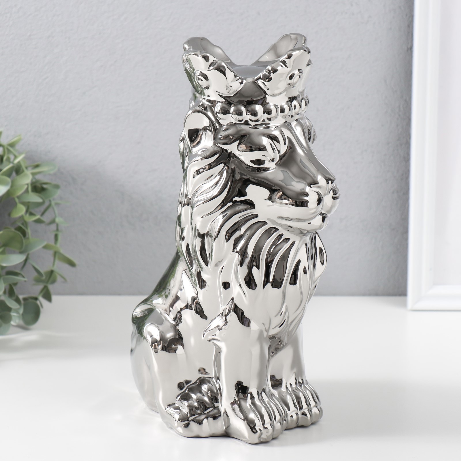 Изображение товара Лев в короне: декоративная керамическая фигура 17x12x26 см, серебро