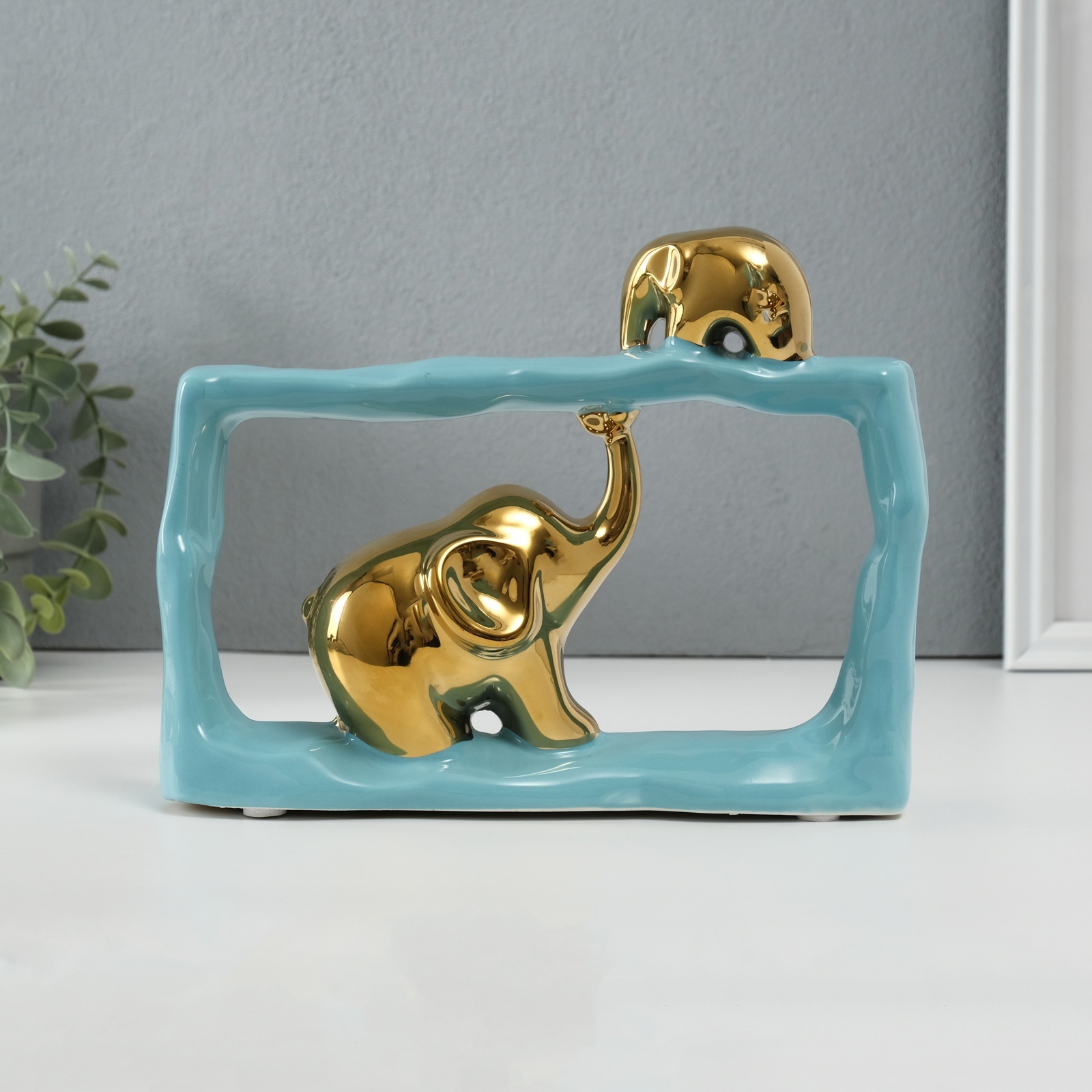 Изображение товара Сувенир керамика Слон со слонёнком - касание. Прямоугольник голубой с золотом 6х23х165 см 10323