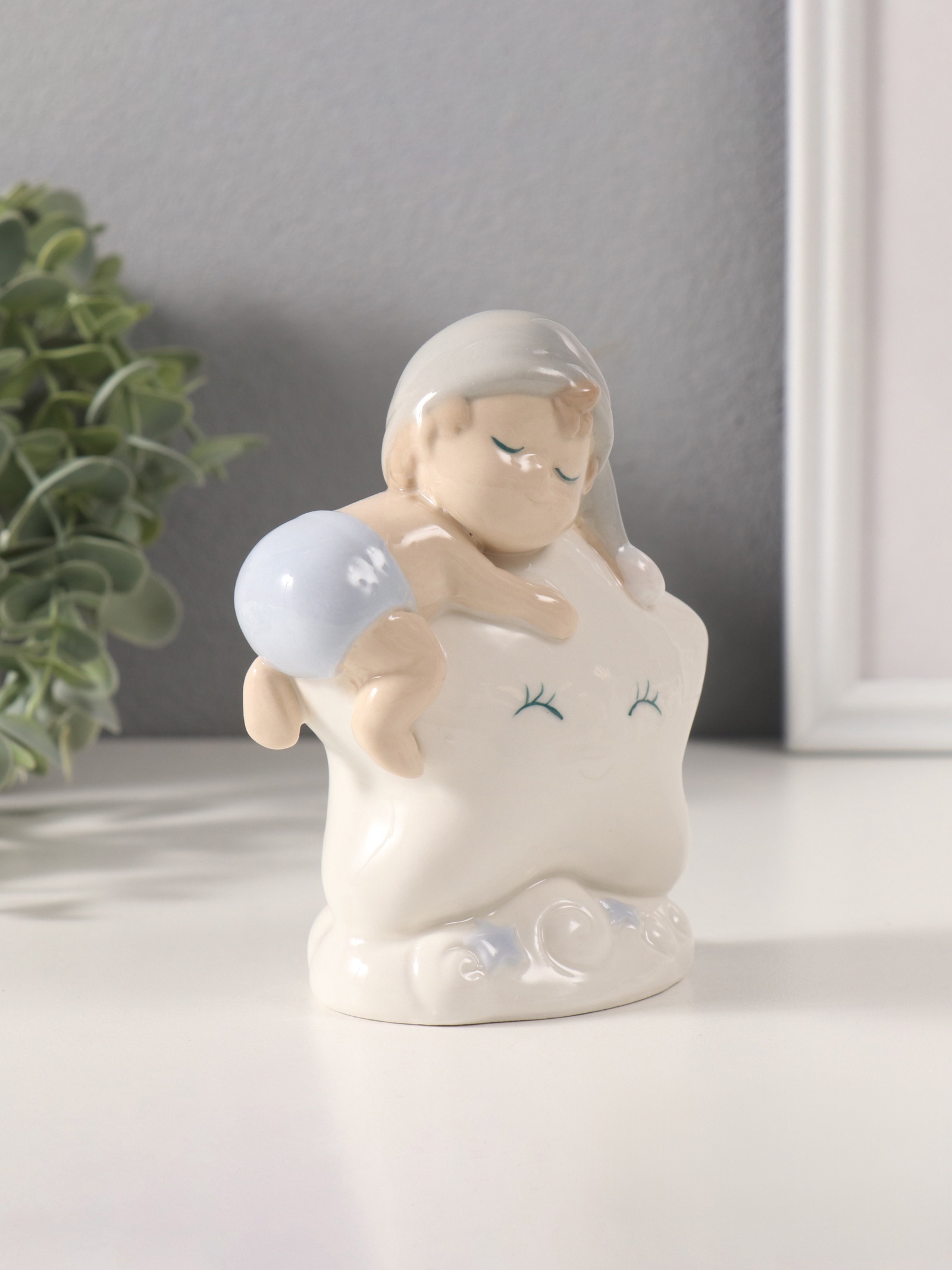 Изображение товара Сувенир керамика свет Малыш в голубом колпаке на звёздочке 6х105х125 см 10495286