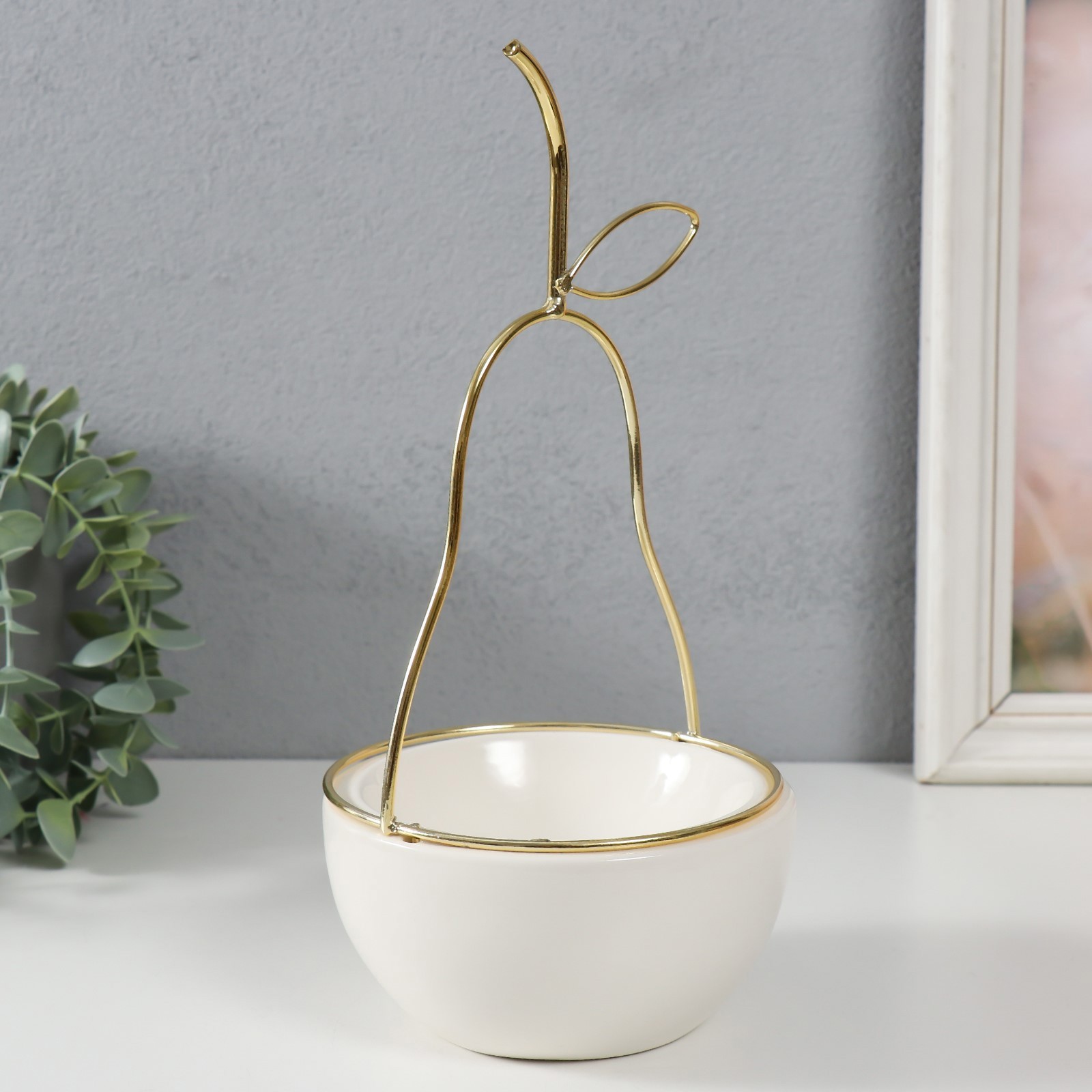 Изображение товара Сувенир керамика металл подставка Груша белая с золотом 13х13х255 см 9691072
