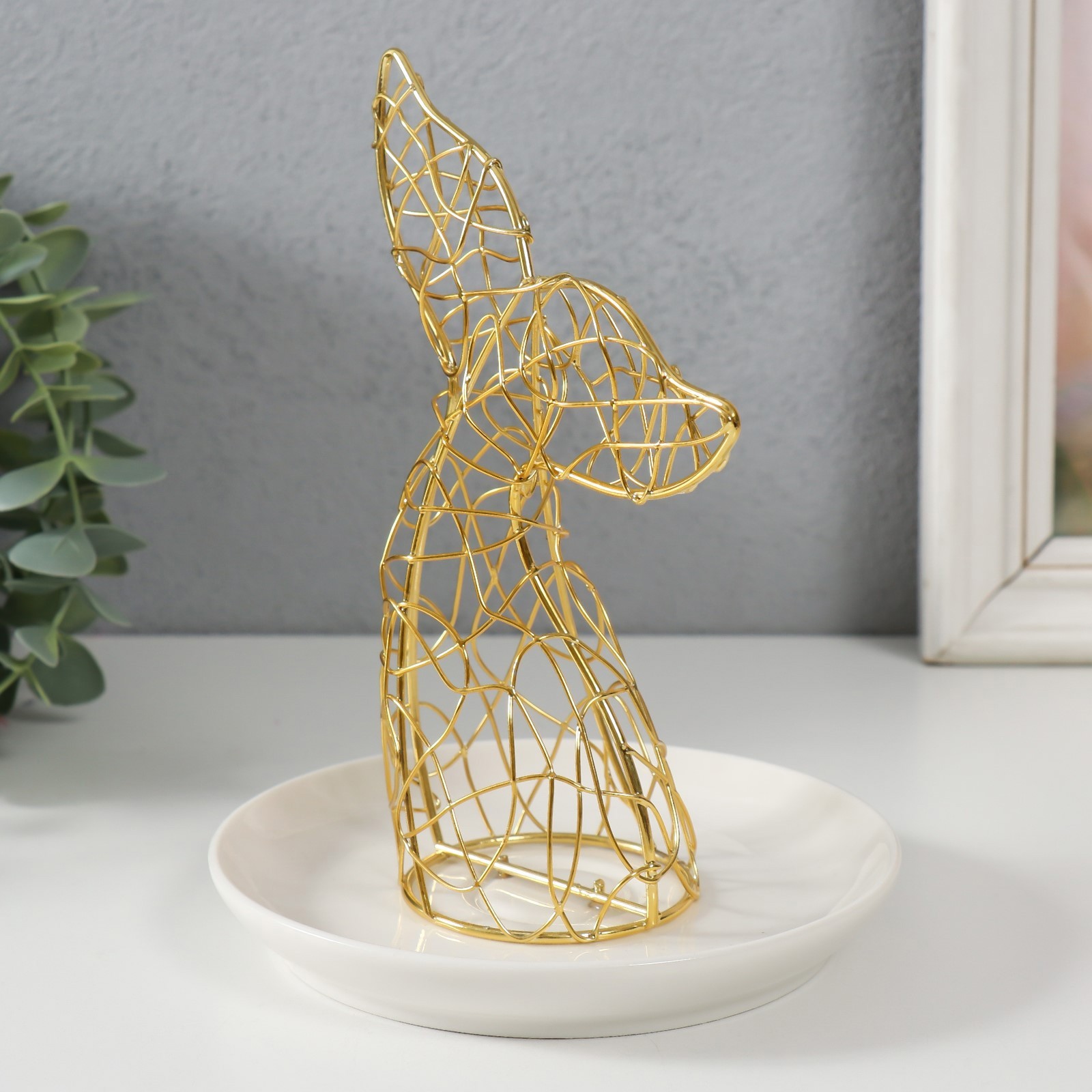 Изображение товара Хвост кита — декоративный сувенир из металла с керамикой, белый с золотом