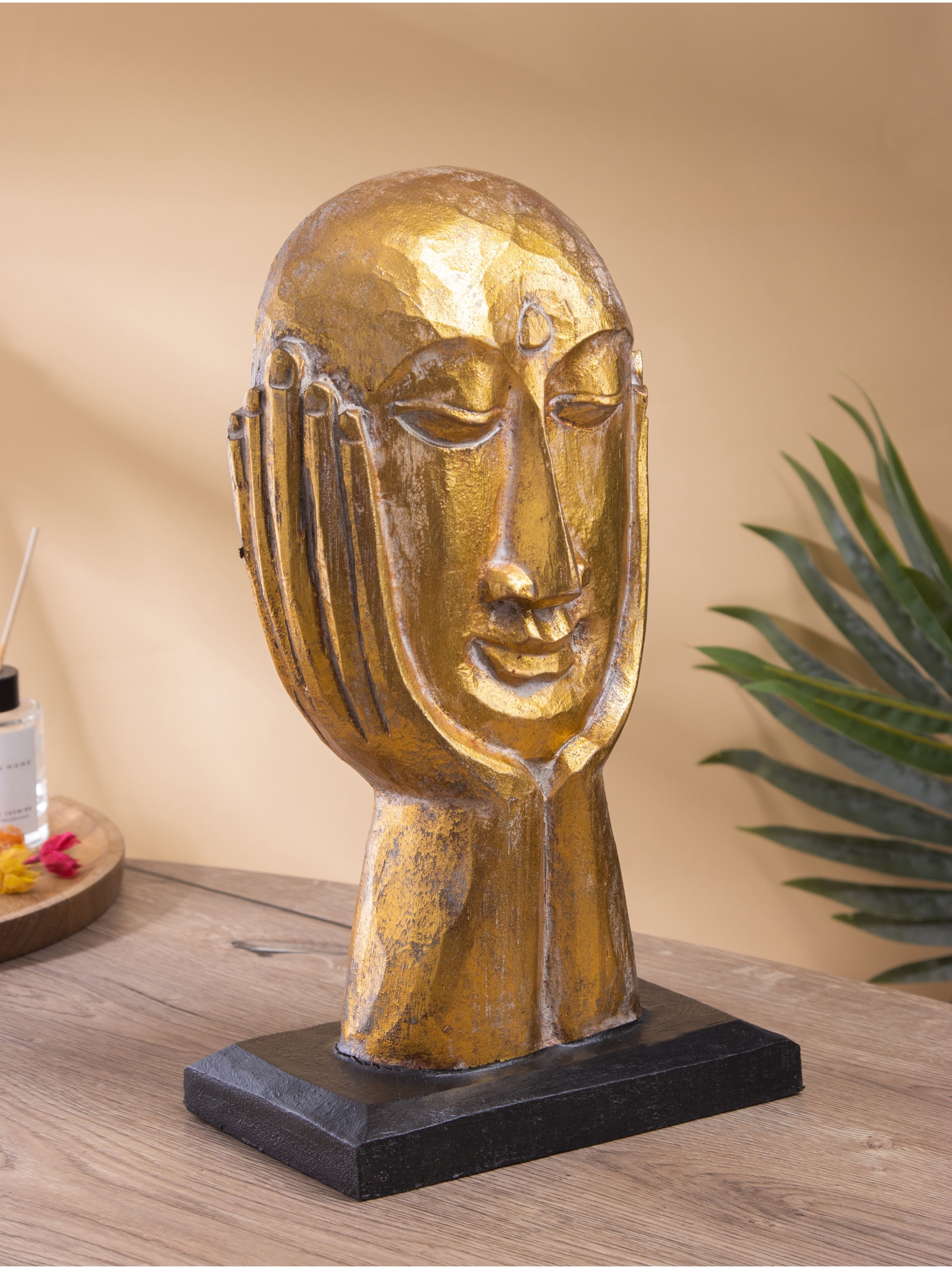 Изображение товара Сувенир интерьерный Маска в руках дерево 20х13х35 см 10464985