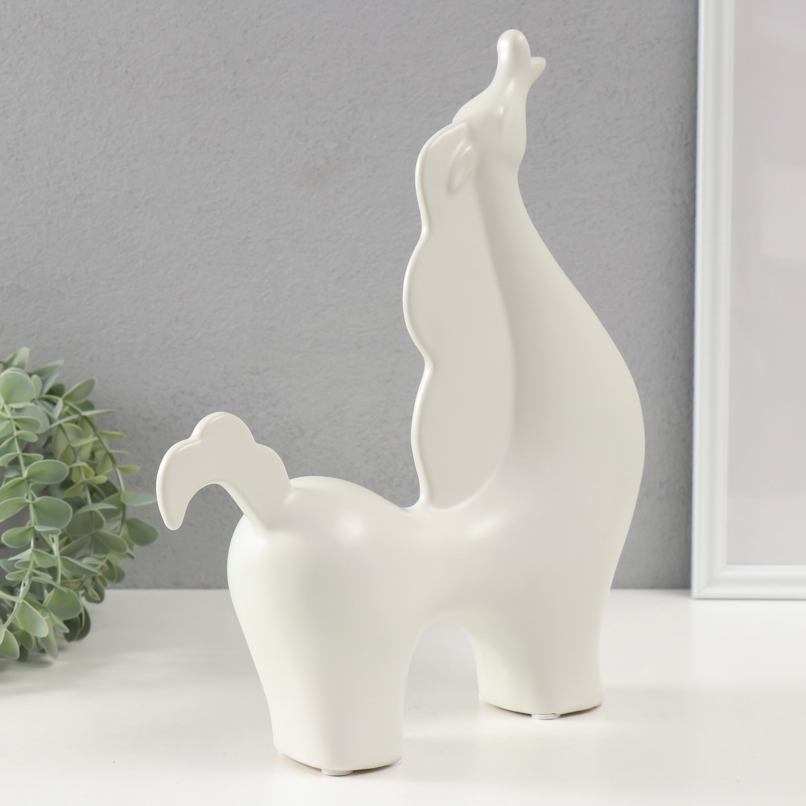 Изображение товара Сувенир Гордый конь белый 75x26x31 см — декоративная керамика