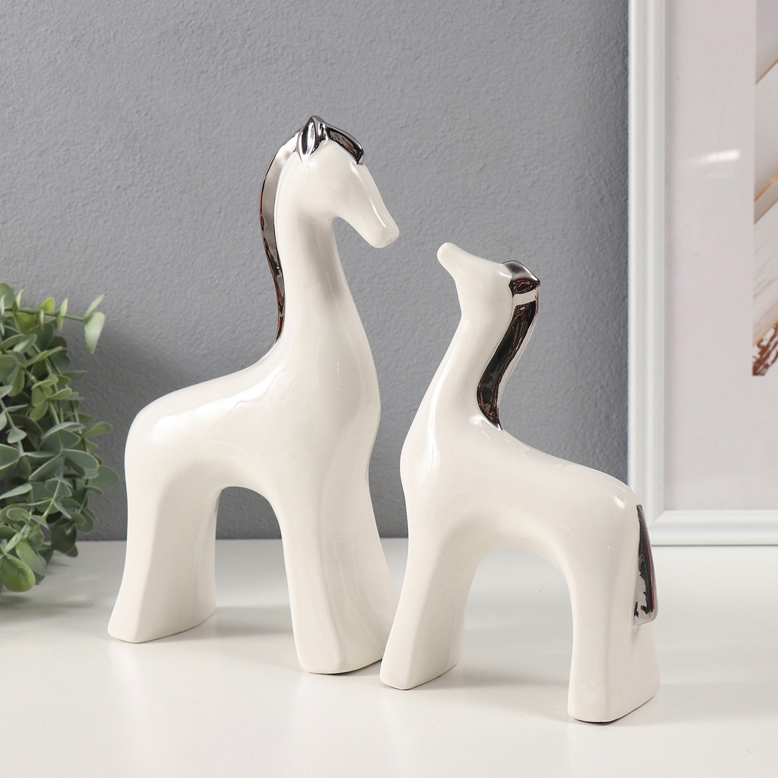 Изображение товара Сувенир Лошади с серебристой гривой набор 2 шт