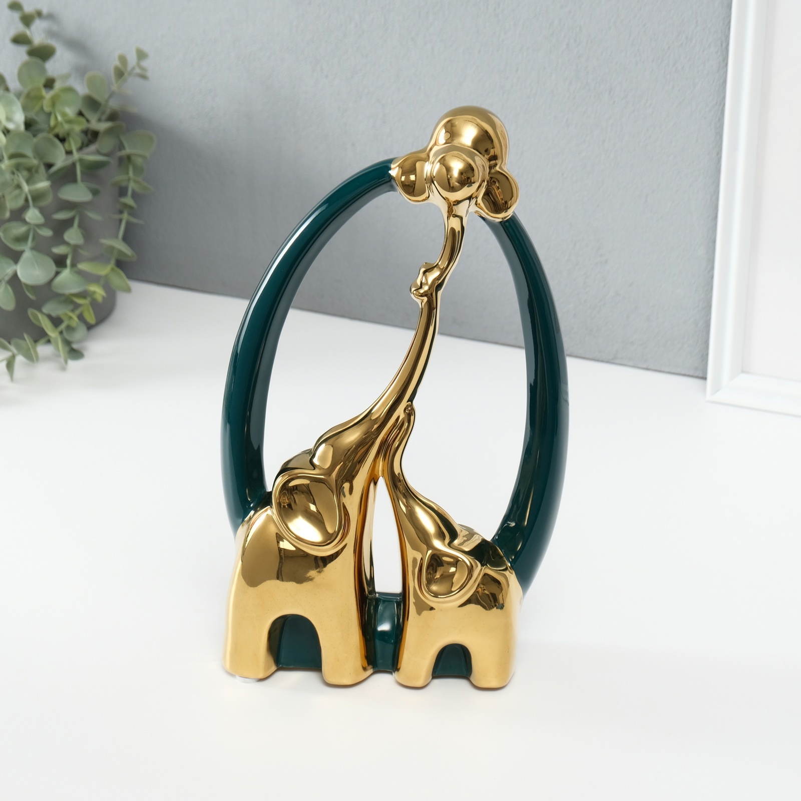 Изображение товара Сувенир керамика Семья слонов. Овал тёмно-зелёный с золотом 65х17х285 см 10323659