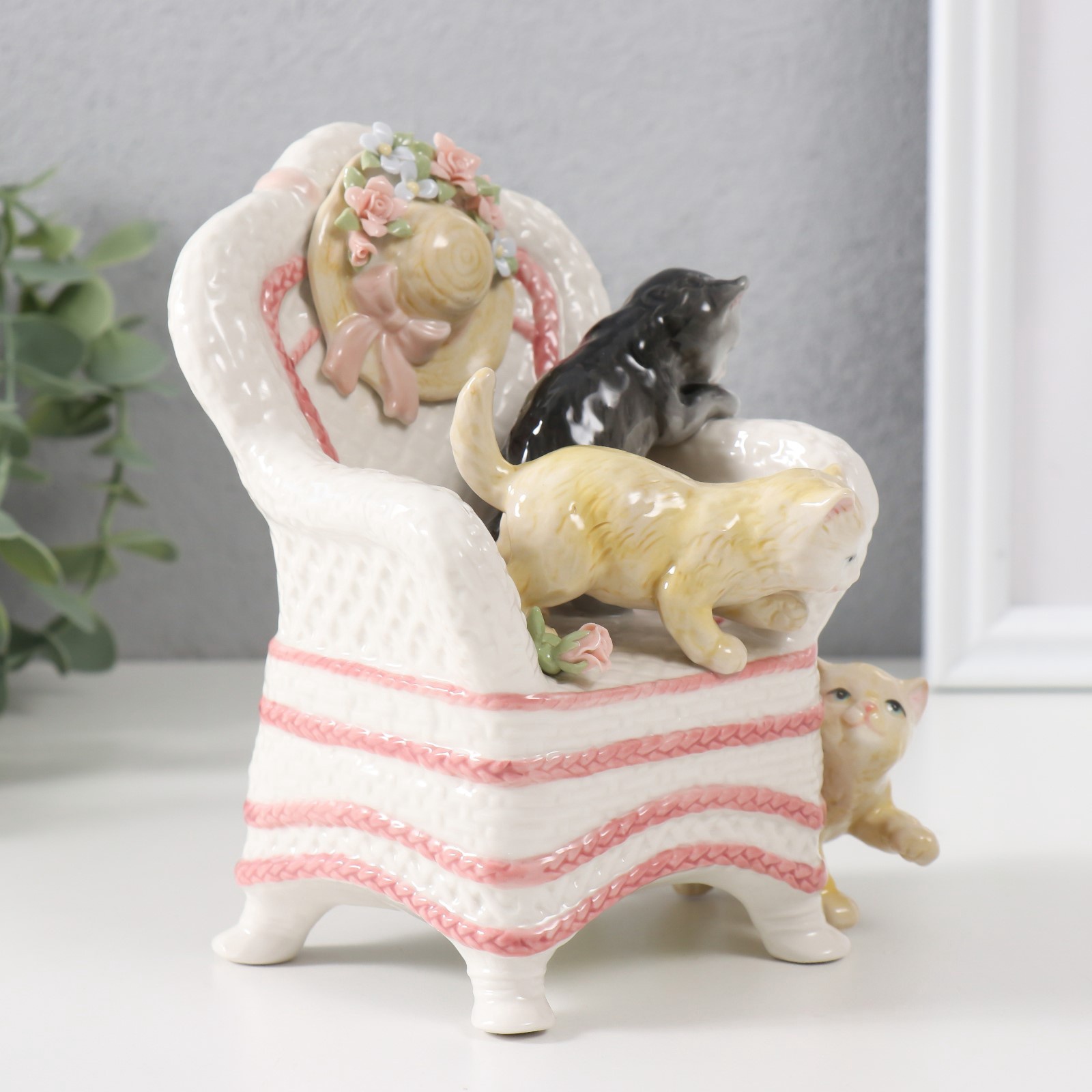 Изображение товара Сувенир музыкальный Котята в кресле 14х13х105 см 518929