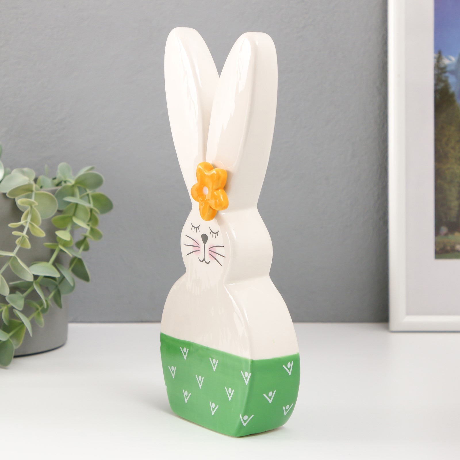 Изображение товара Сувенир керамика Зайка спящий с ромашкой на ухе бело-зелёный 104х43х237 см 9866861