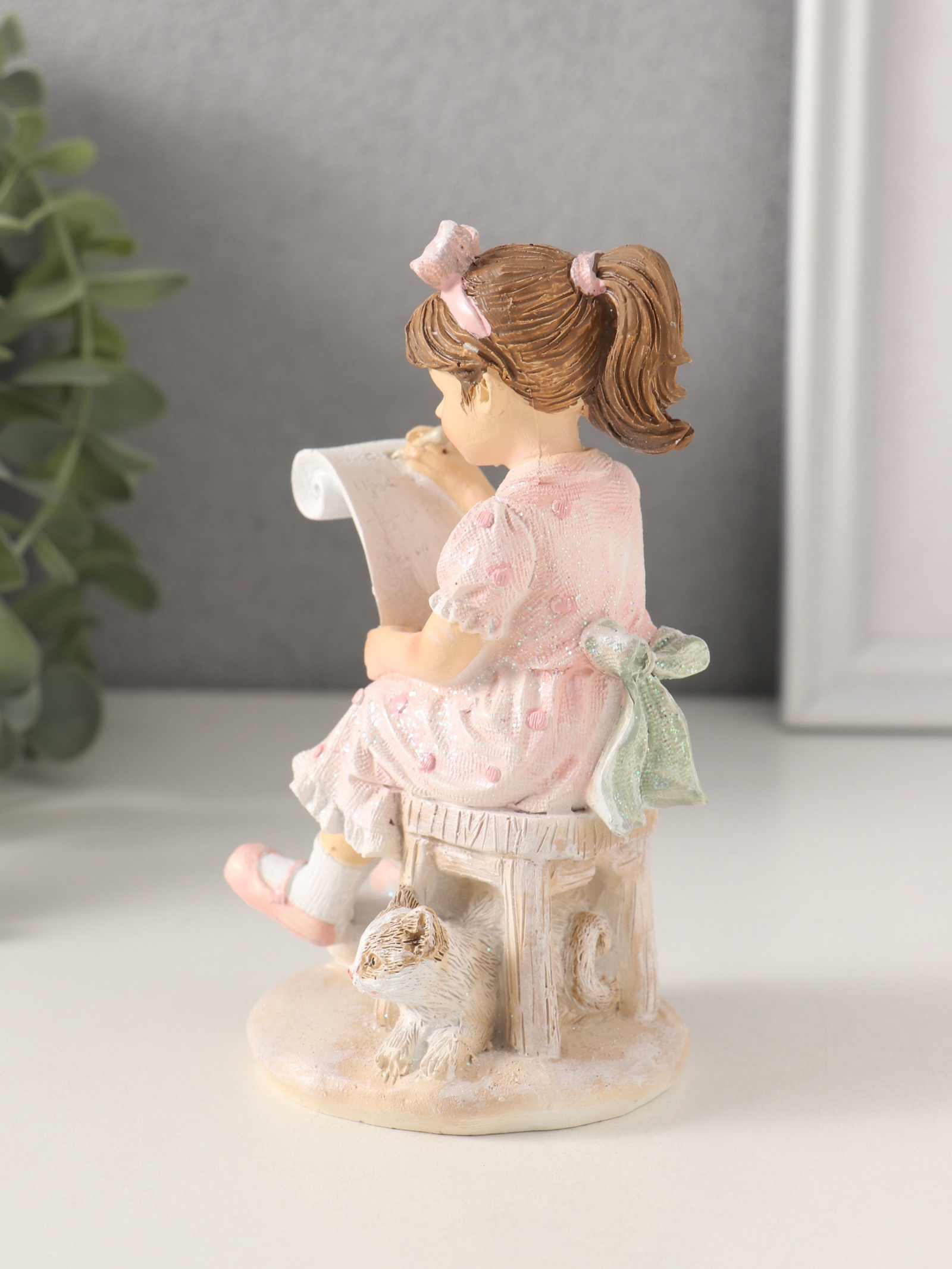 Изображение товара Девочка рисует с котиком, розовый — сувенир полистоун 7,5×7×13 см