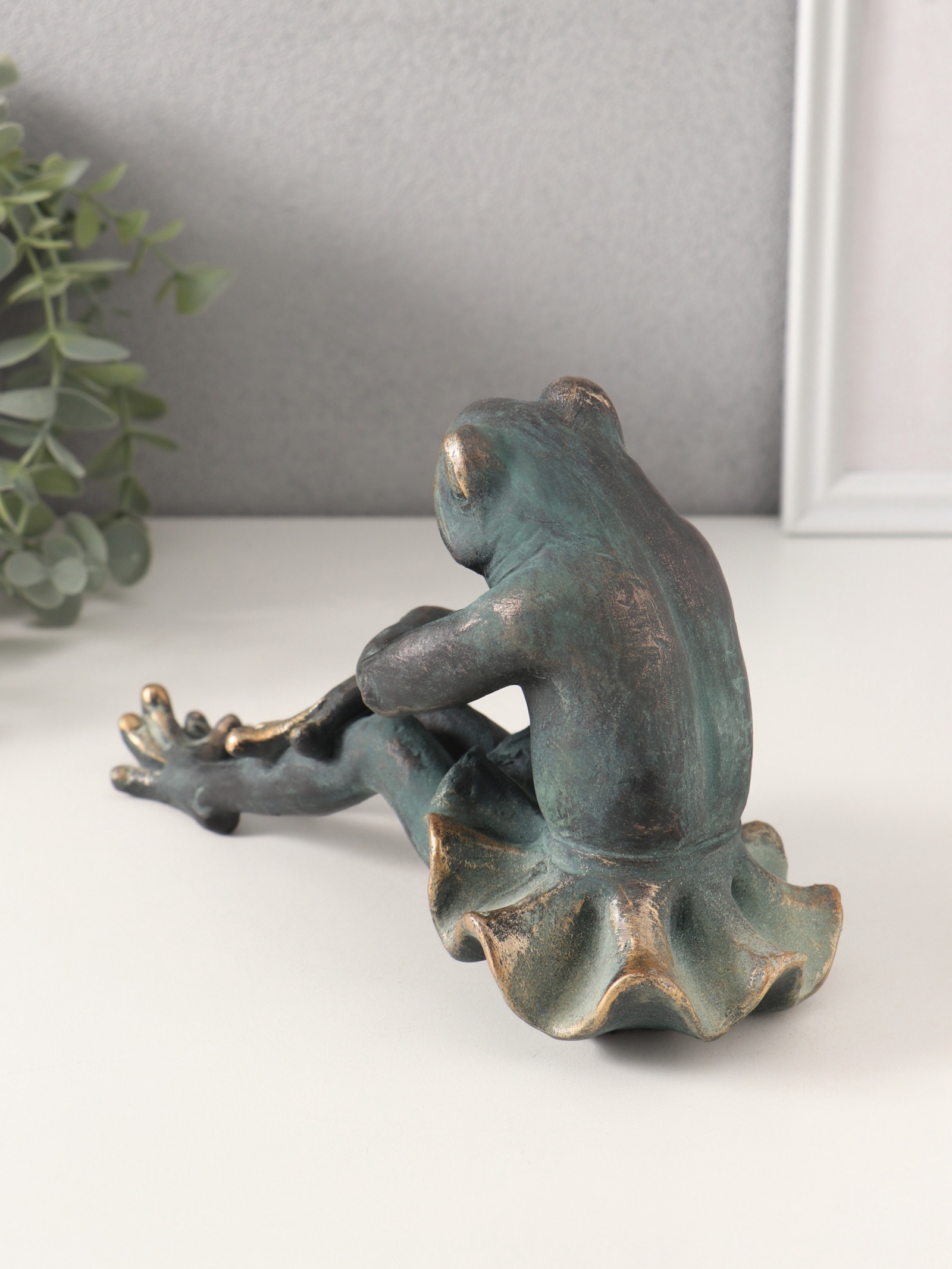 Изображение товара Сувенир полистоун Лягушка балерина с золотой патиной 23х97х136 см 10323365