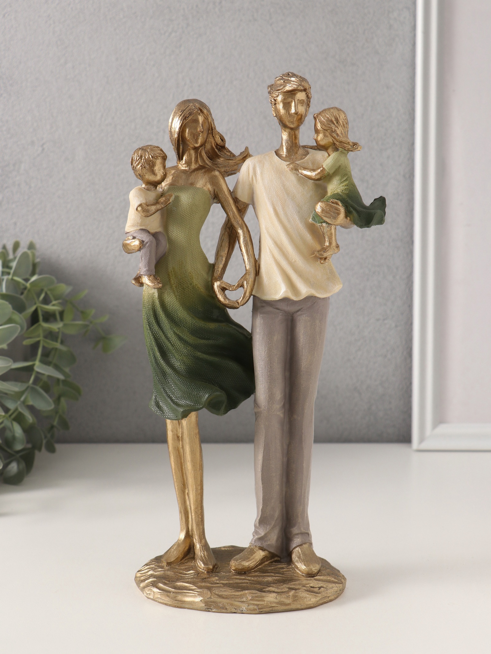 Изображение товара Сувенир полистоун Родители и дети сливочно-зелёный 135х75х26 см 10740301