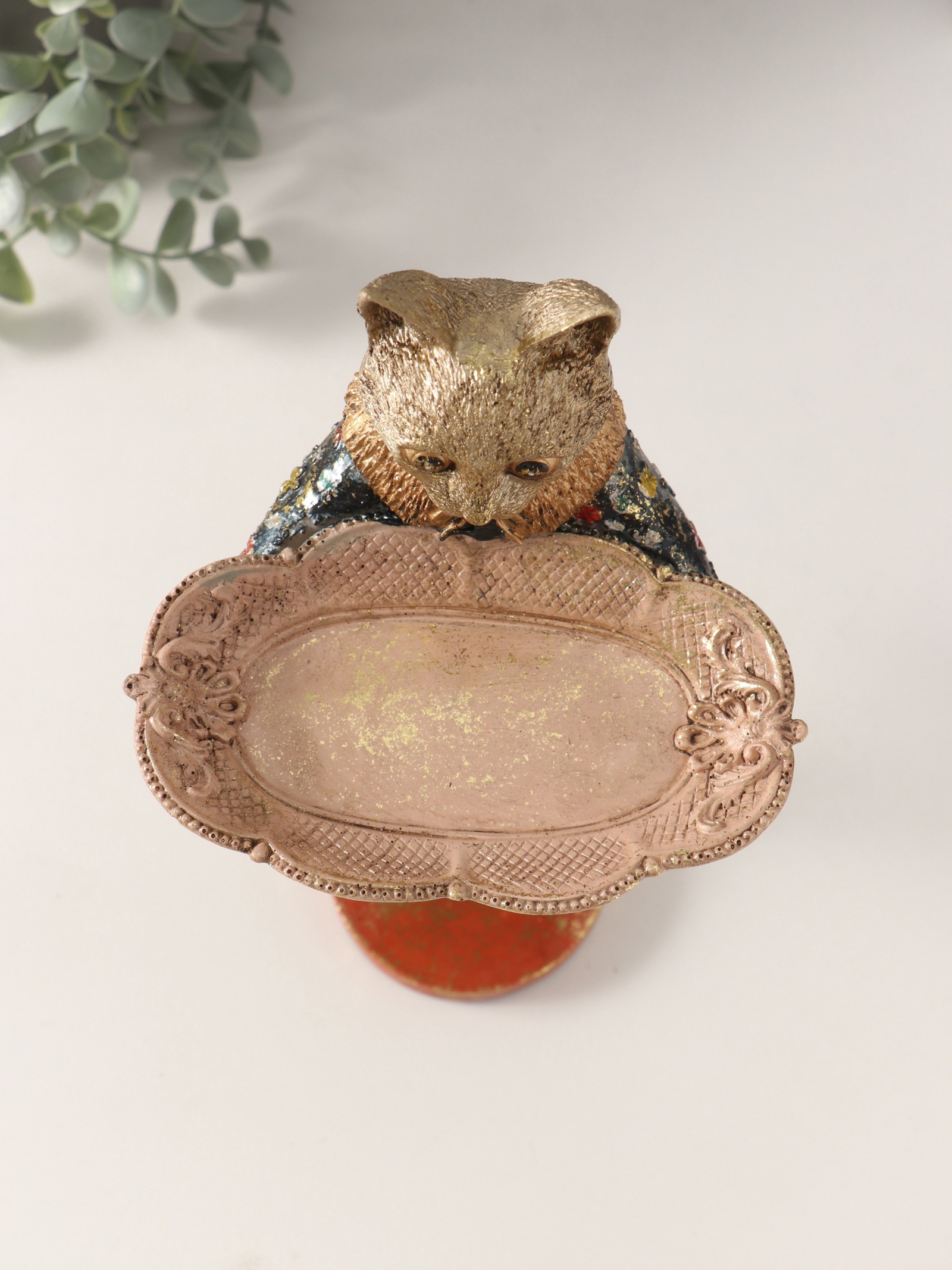 Изображение товара Сувенир полистоун подставка Кошка в пальто с воротником 155х14х27 см 10326636