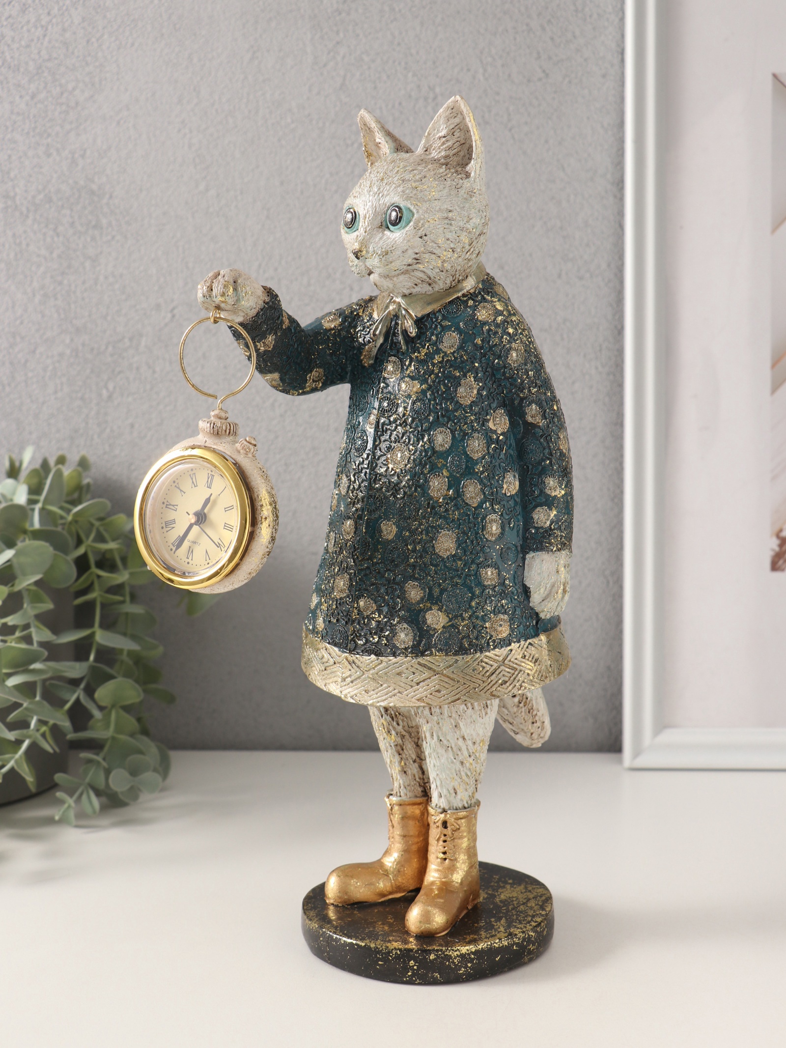 Изображение товара Сувенир полистоун с часами Кошка в пальто 115х14х30 см 10326635