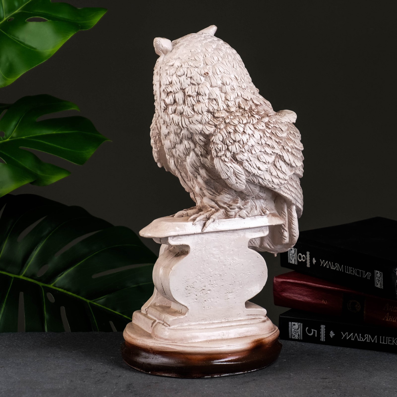 Изображение товара Фигура Сова с книгой на подставке 18х21х34см состаренная 2983399