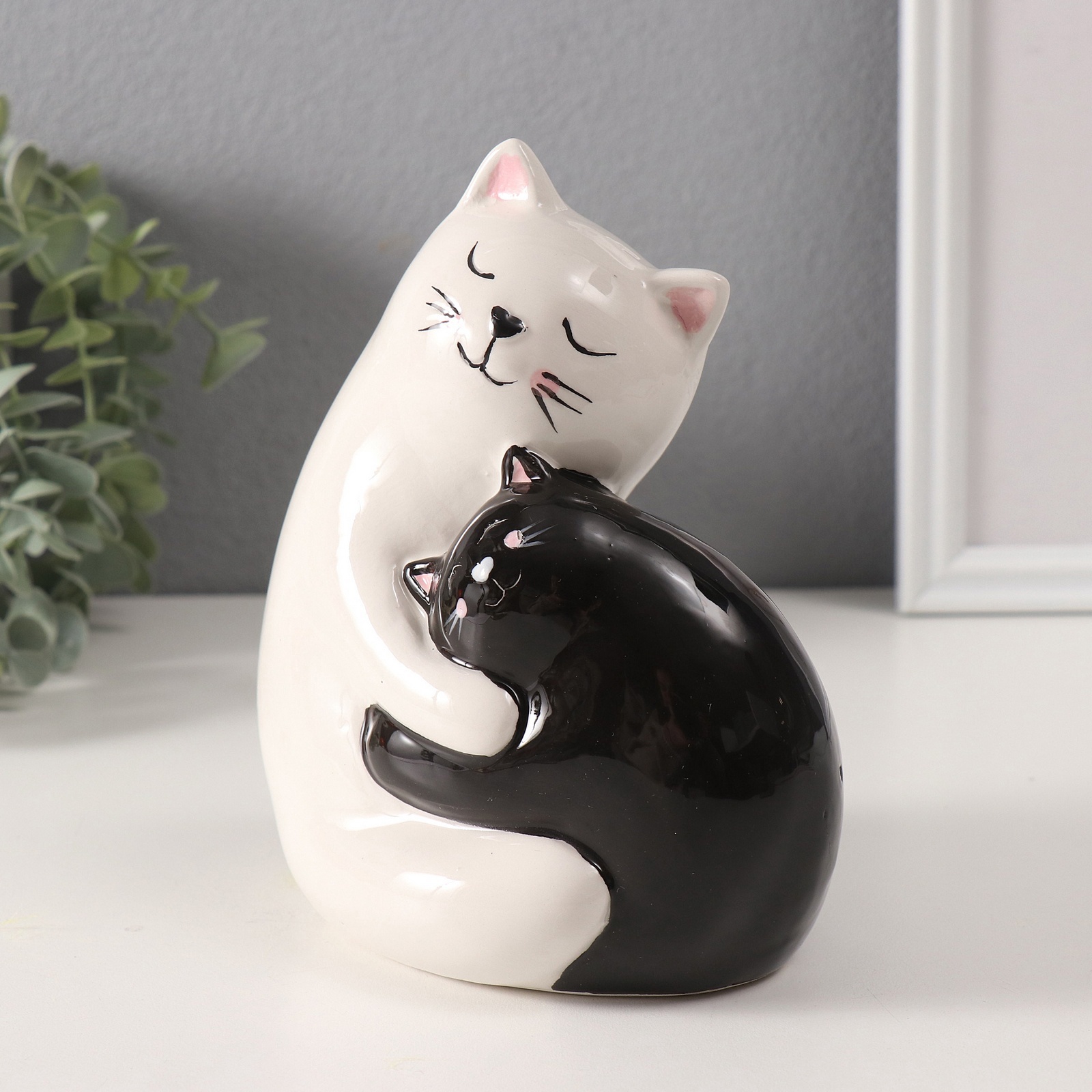 Изображение товара Копилка СИМА-ЛЕНД Кошачьи объятия 9,2×13,4×15,6 см