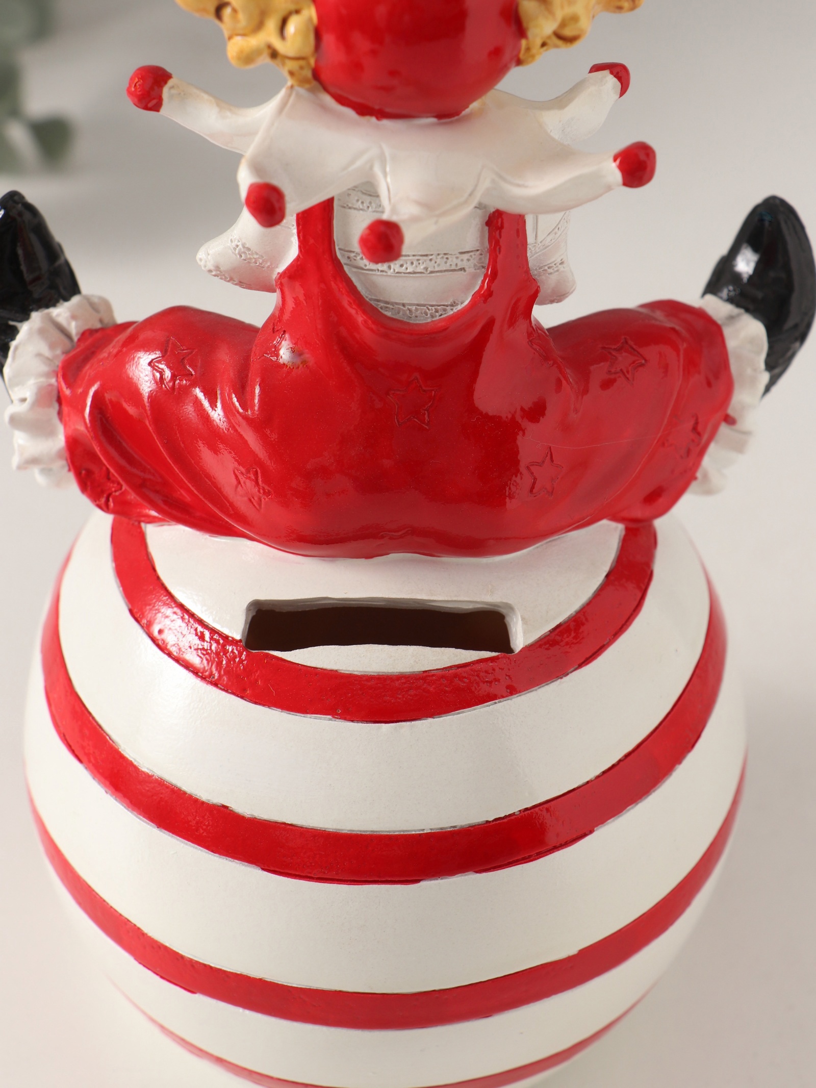 Изображение товара Копилка полистоун Клоун в цилиндре на надувном мяче красно-белый 125х11х205 см 10740329