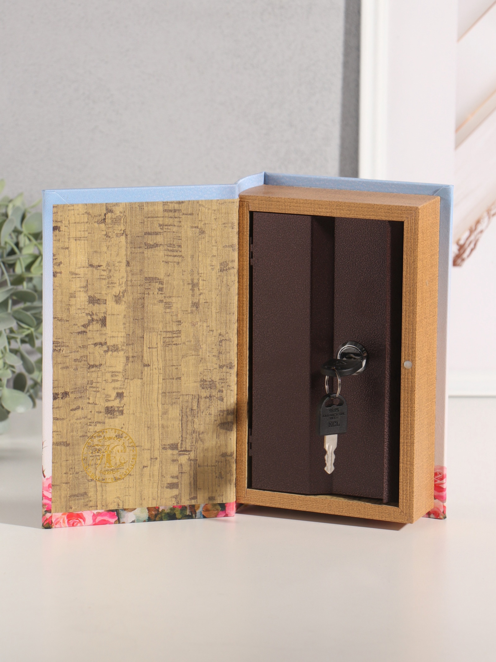 Изображение товара Сейф-книга дерево кожзам Джейн Остин. Гордость и предубеждение тиснение 21х13х5 см 10553363