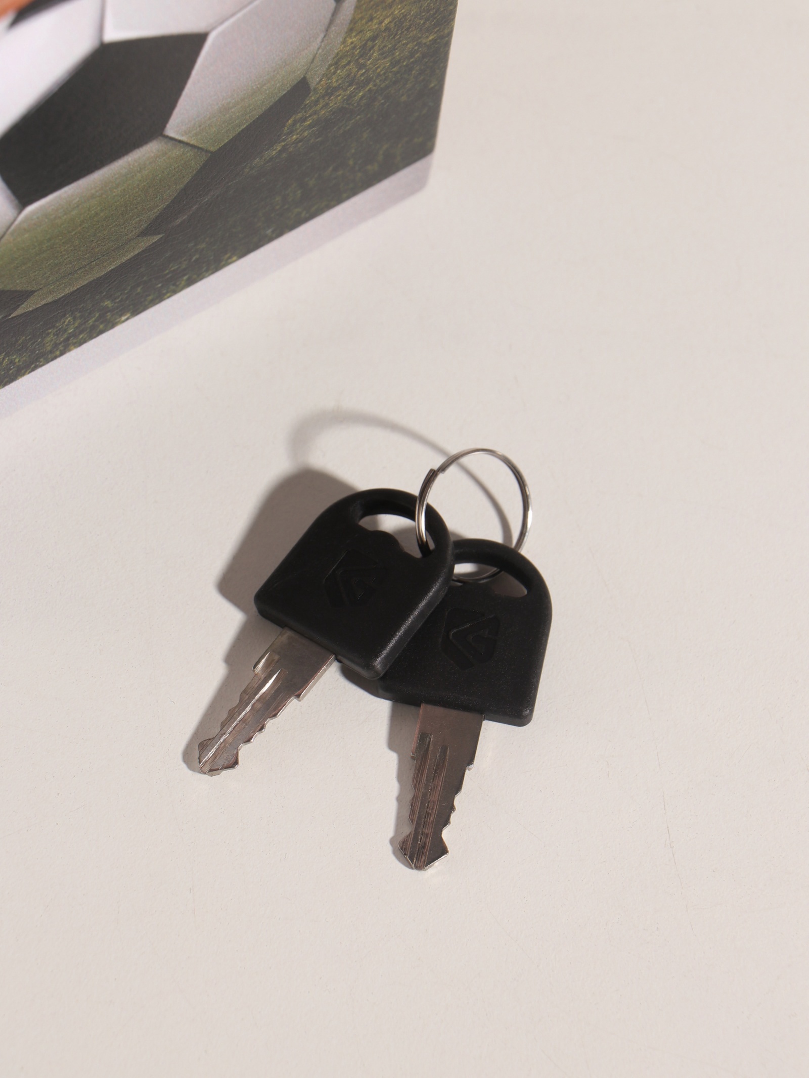 Изображение товара Сейф-книга дерево кожзам История Российского футбола тиснение 21х13х5 см 10553379