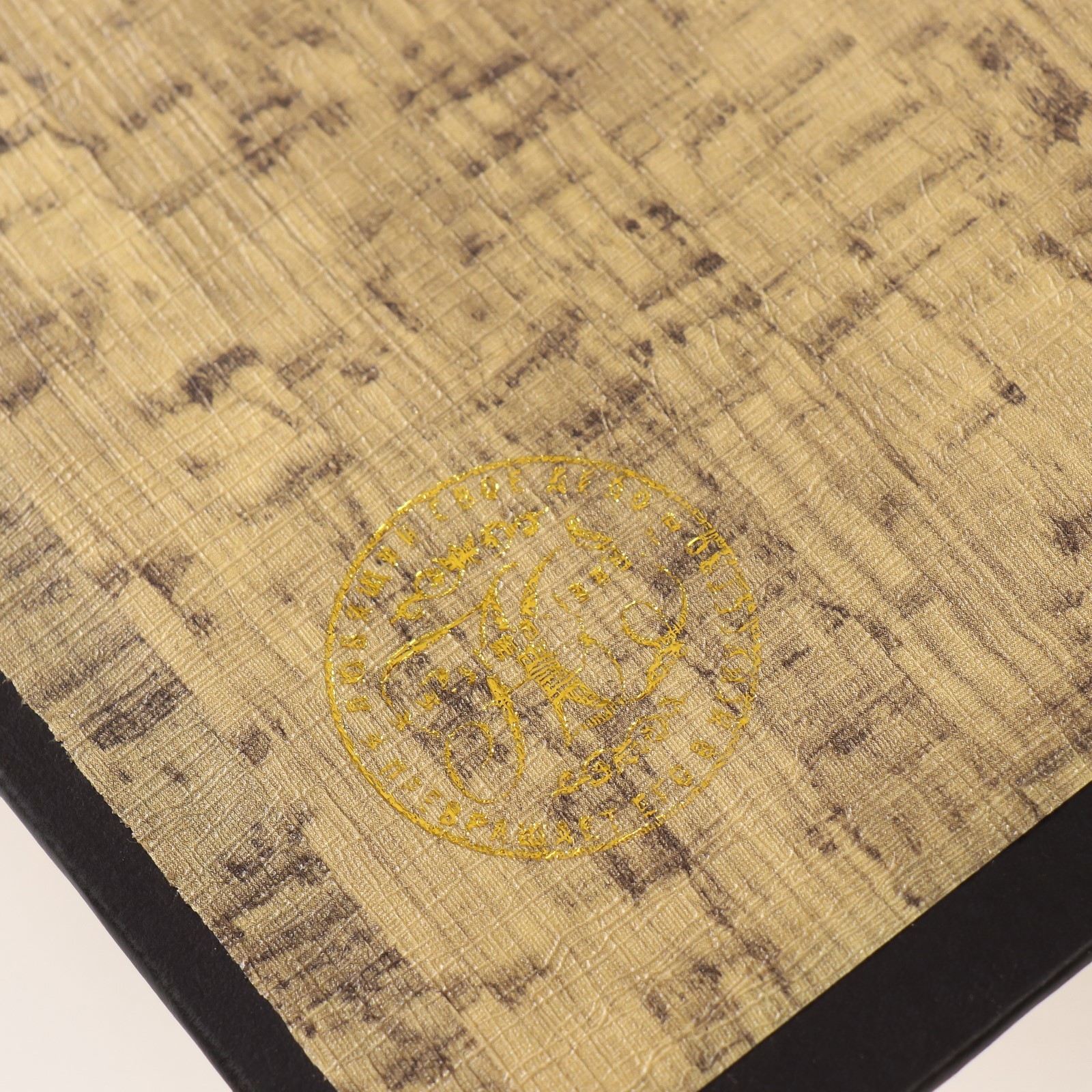 Изображение товара Сейф-книга Китайский дракон 27x18x7 см — декоративная фигура под золото