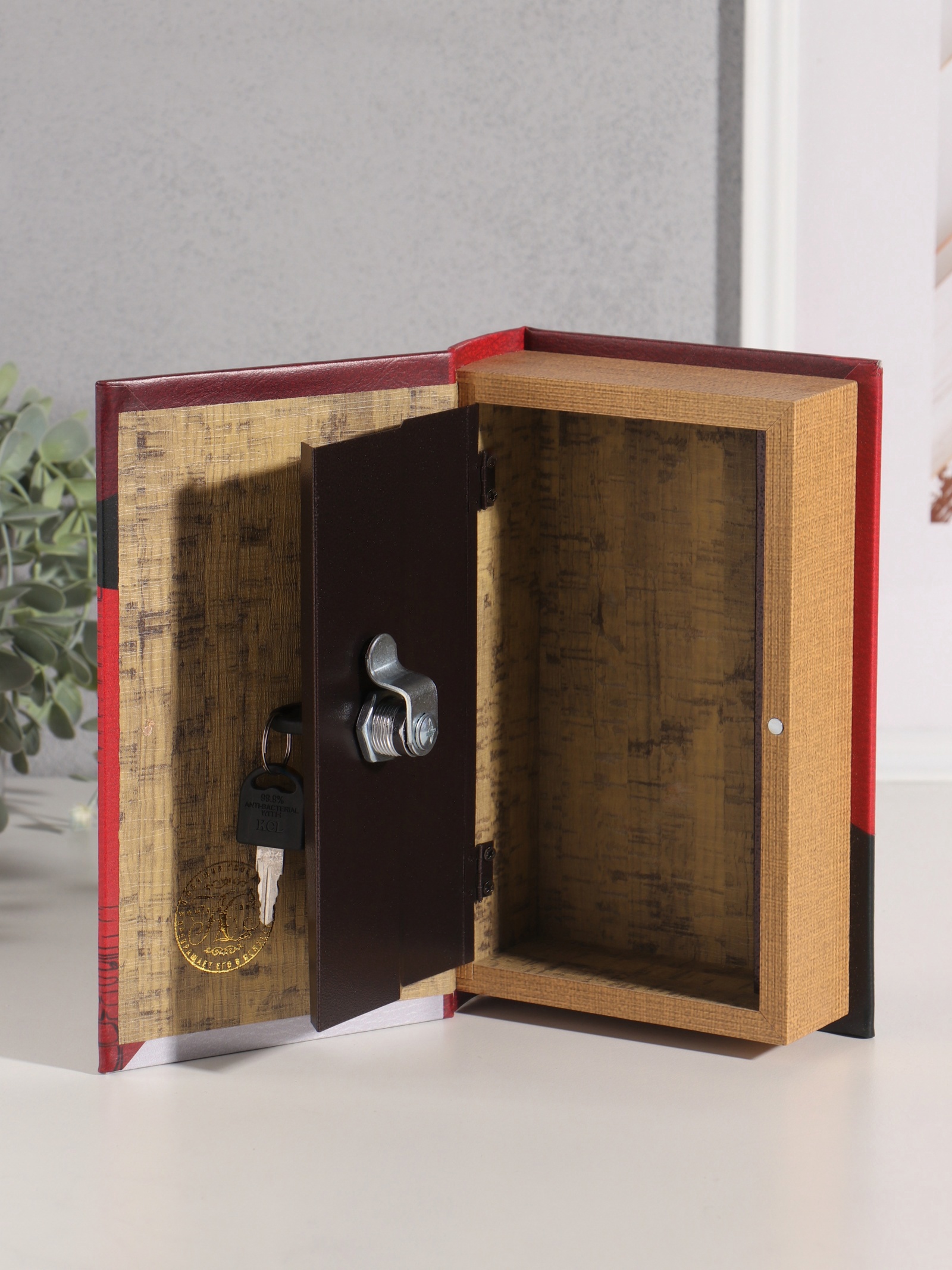 Изображение товара Сейф-книга дерево кожзам Фёдор Достоевский. Преступление и наказание тиснение 21х13х5 см 1055335