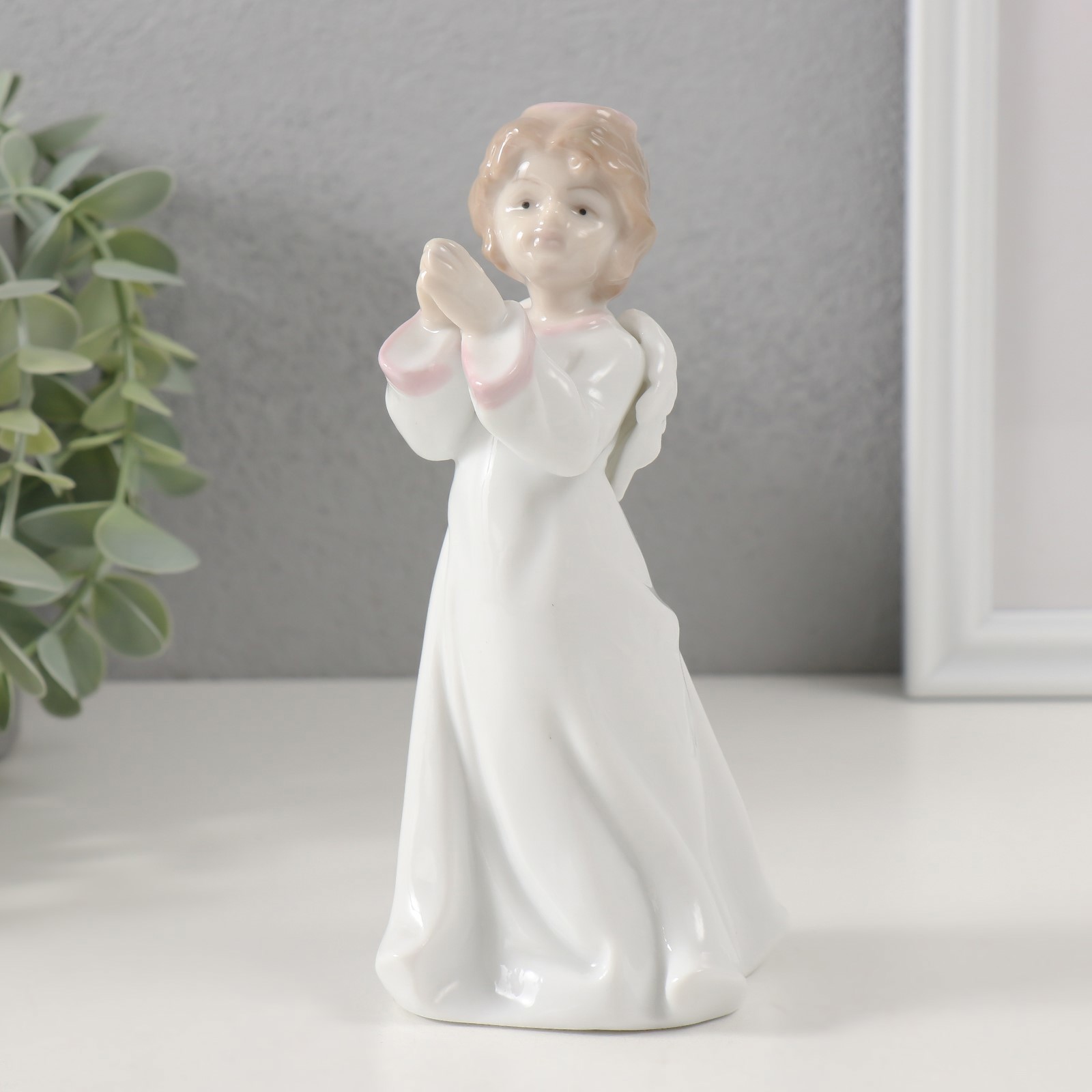 Изображение товара Ангел в белом платье displays — декоративная керамика 7,5×8×16 см