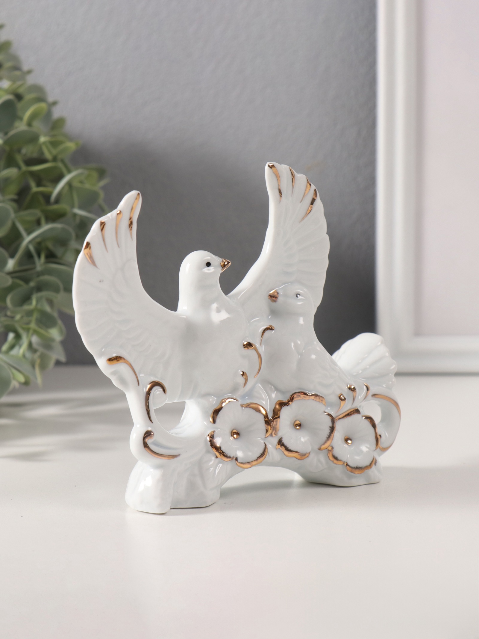 Изображение товара Сувенир керамика Белые голуби на цветочной ветке с золотом 35х135х11 см 10495312