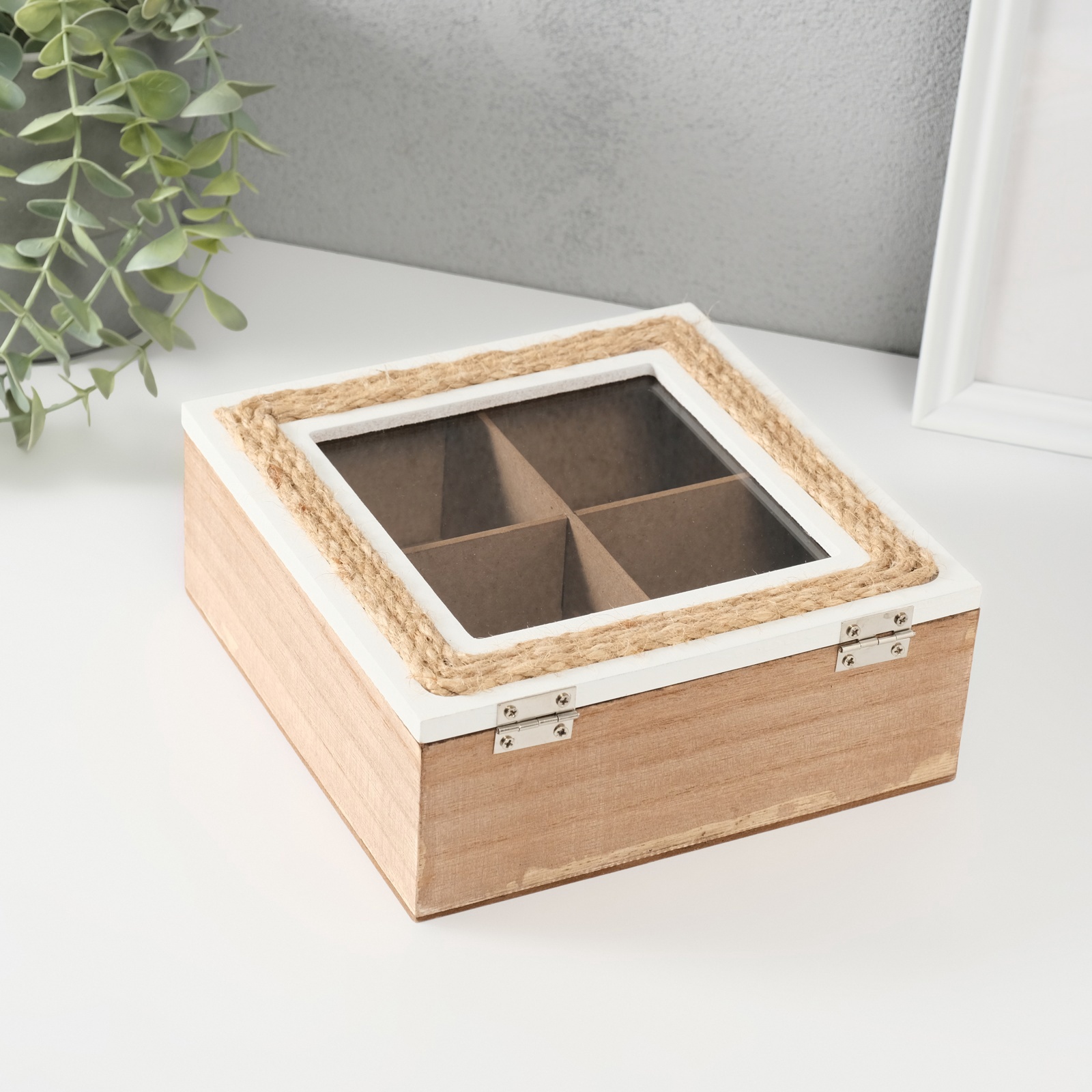 Изображение товара Шкатулка деревянная с делениями и рамкой из джута 23,5x23,5x7 см