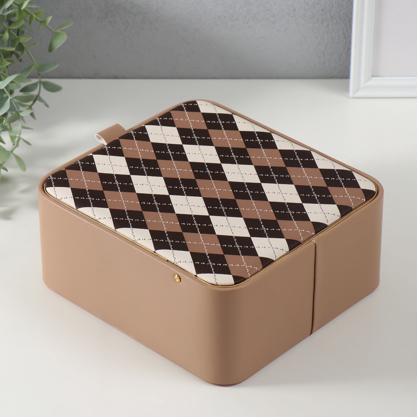 Изображение товара Шкатулка кожзам для украшений «Клетка» бежевая 20×22,5×9,5 см