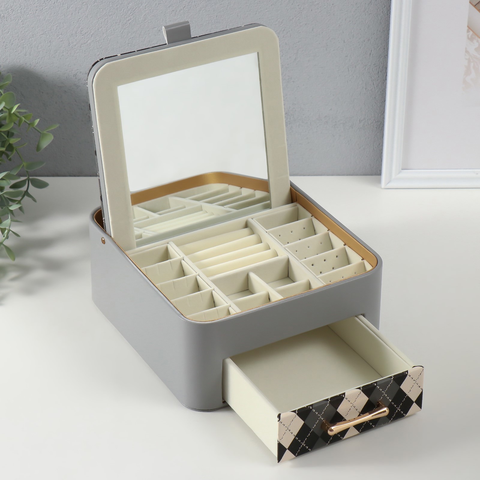 Изображение товара Шкатулка кожзам для украшений «Клетка» серого цвета