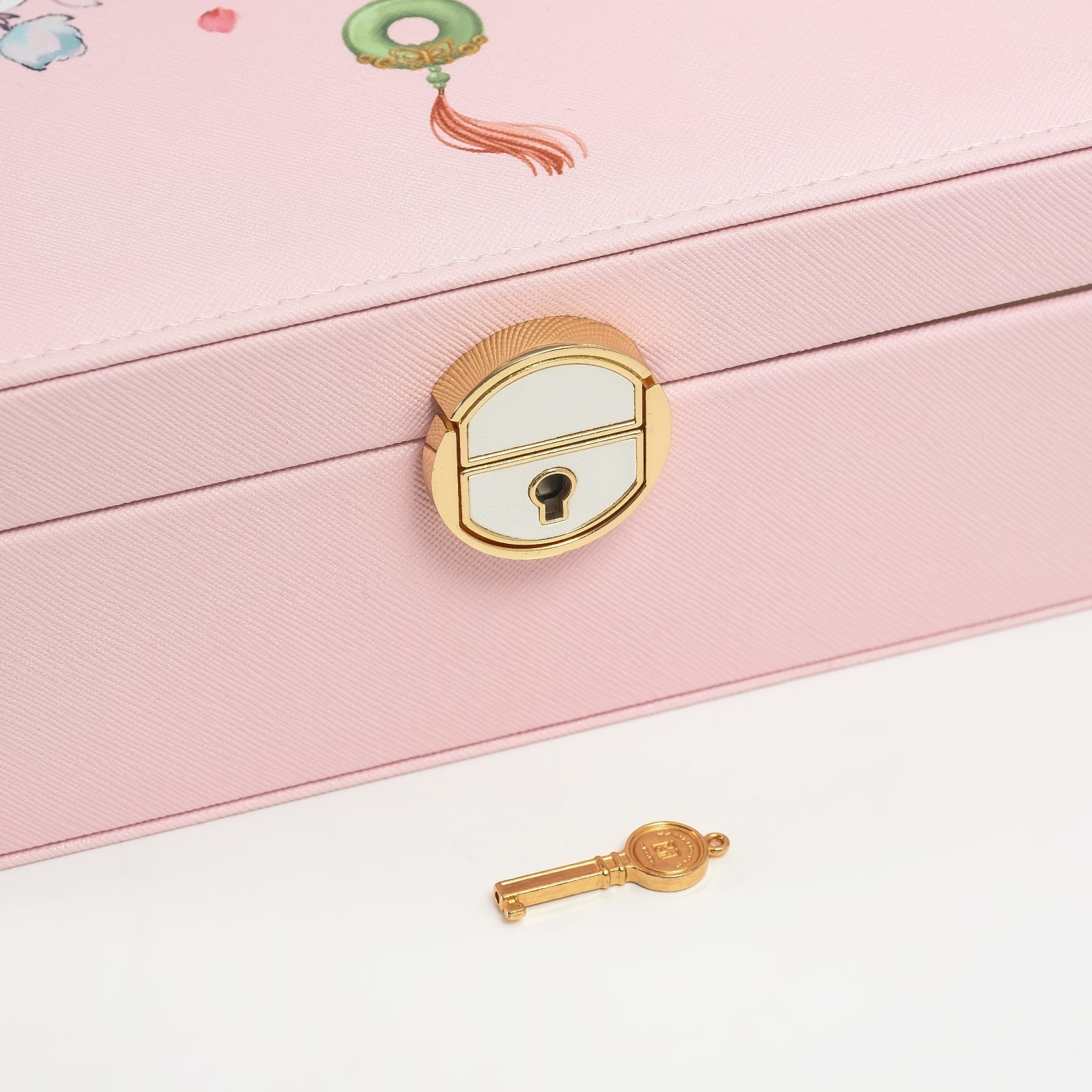 Изображение товара Шкатулка кожзам для украшений, розовая, сакура 16×24×8,5 см